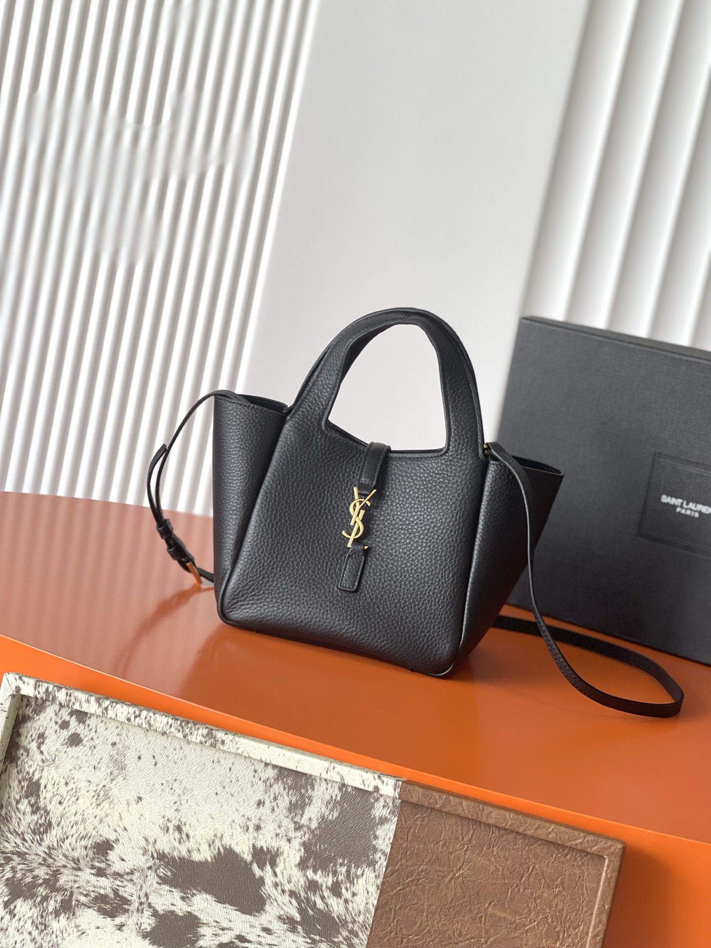 YSL Saint Laurent LE 5 À 7 BABY BEA in grained leather-Black 872469