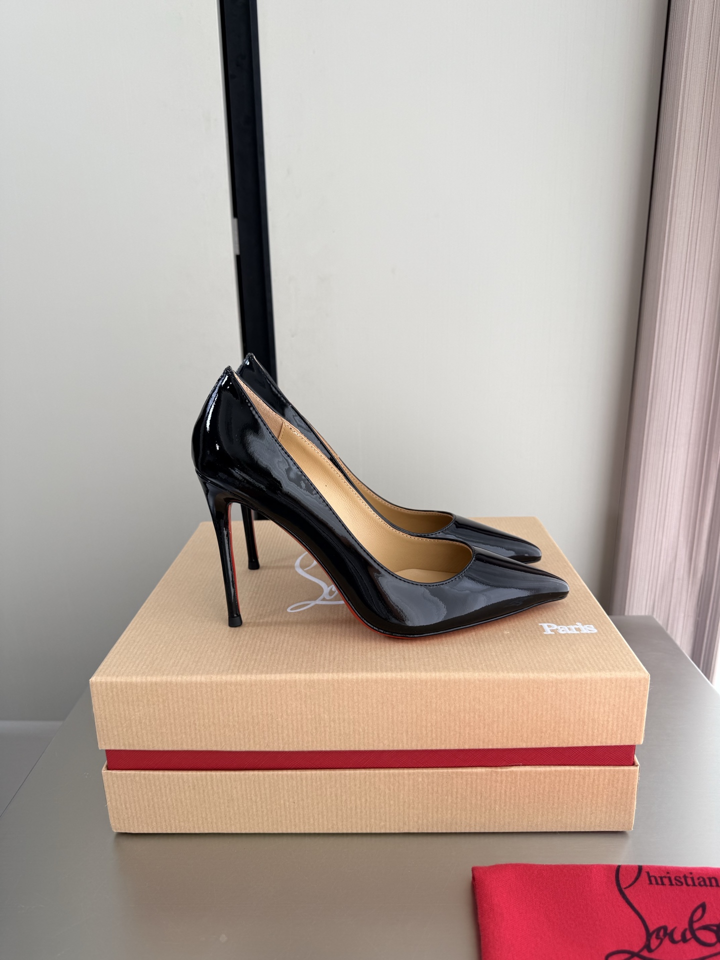 Christian Louboutin shiny leather Pump