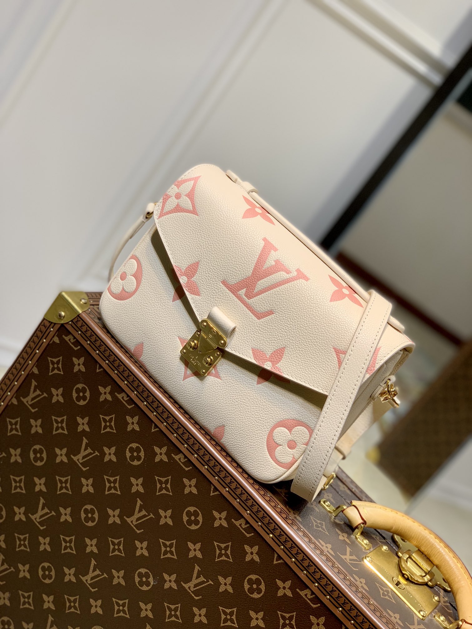 Louis Vuitton LV Pochette Metis M45573