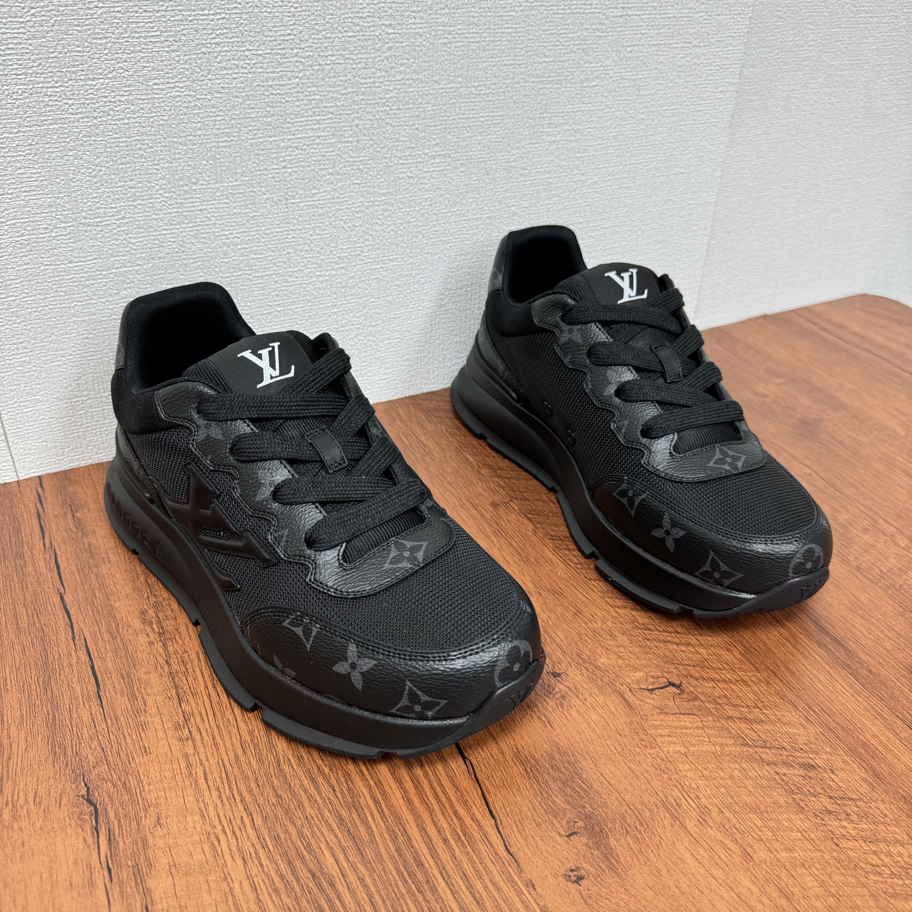 Louis Vuitton Men's LV Classic Sneaker