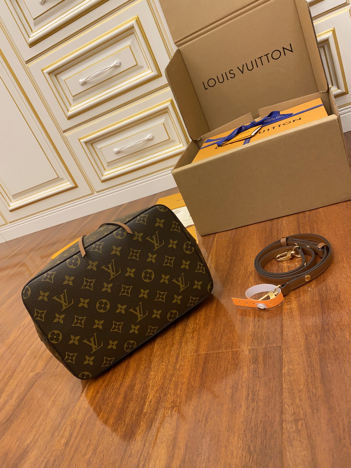 Louis Vuitton LV NeoNoe MM M44887
