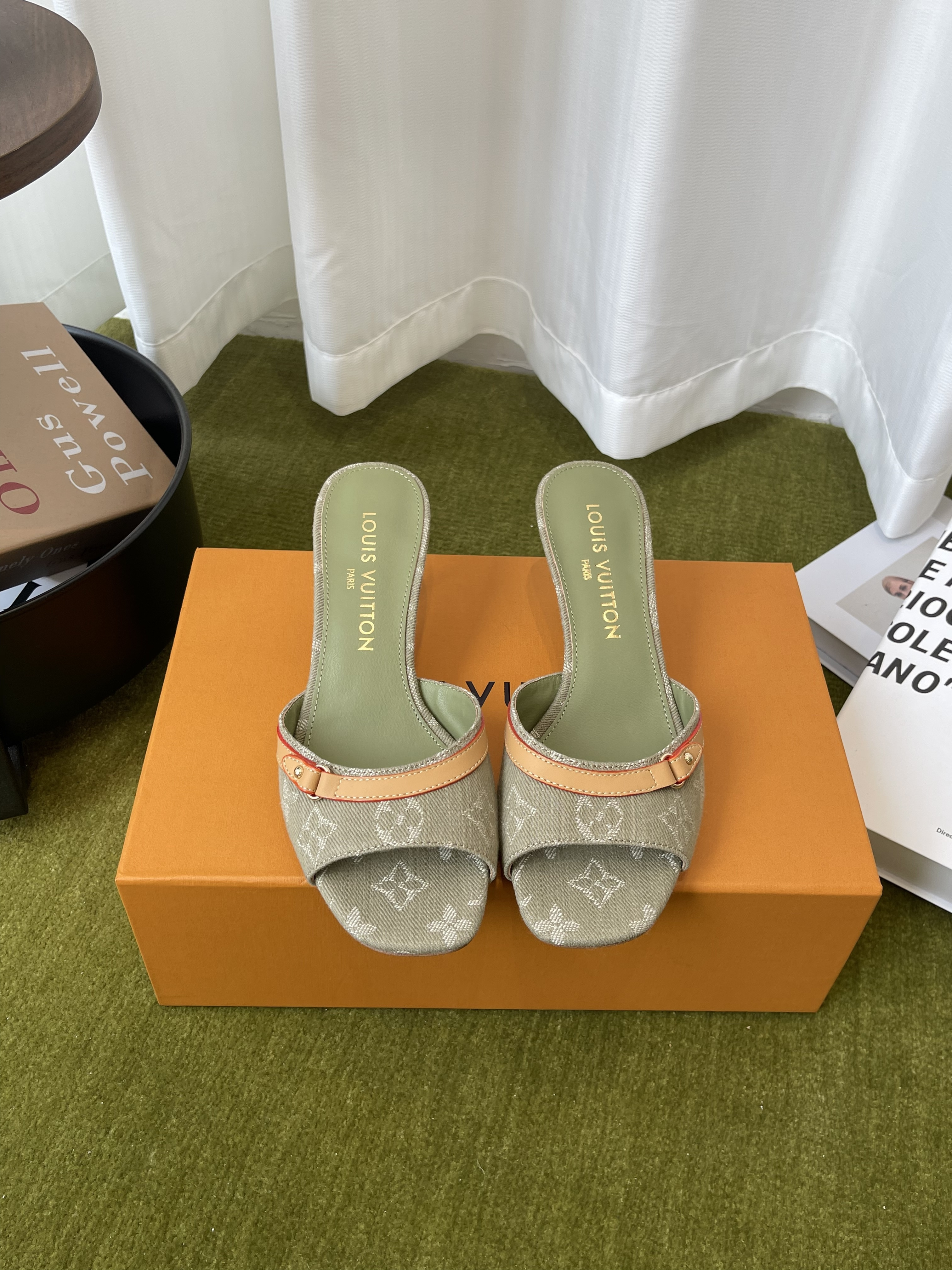 Women's  LV 6AM Slides