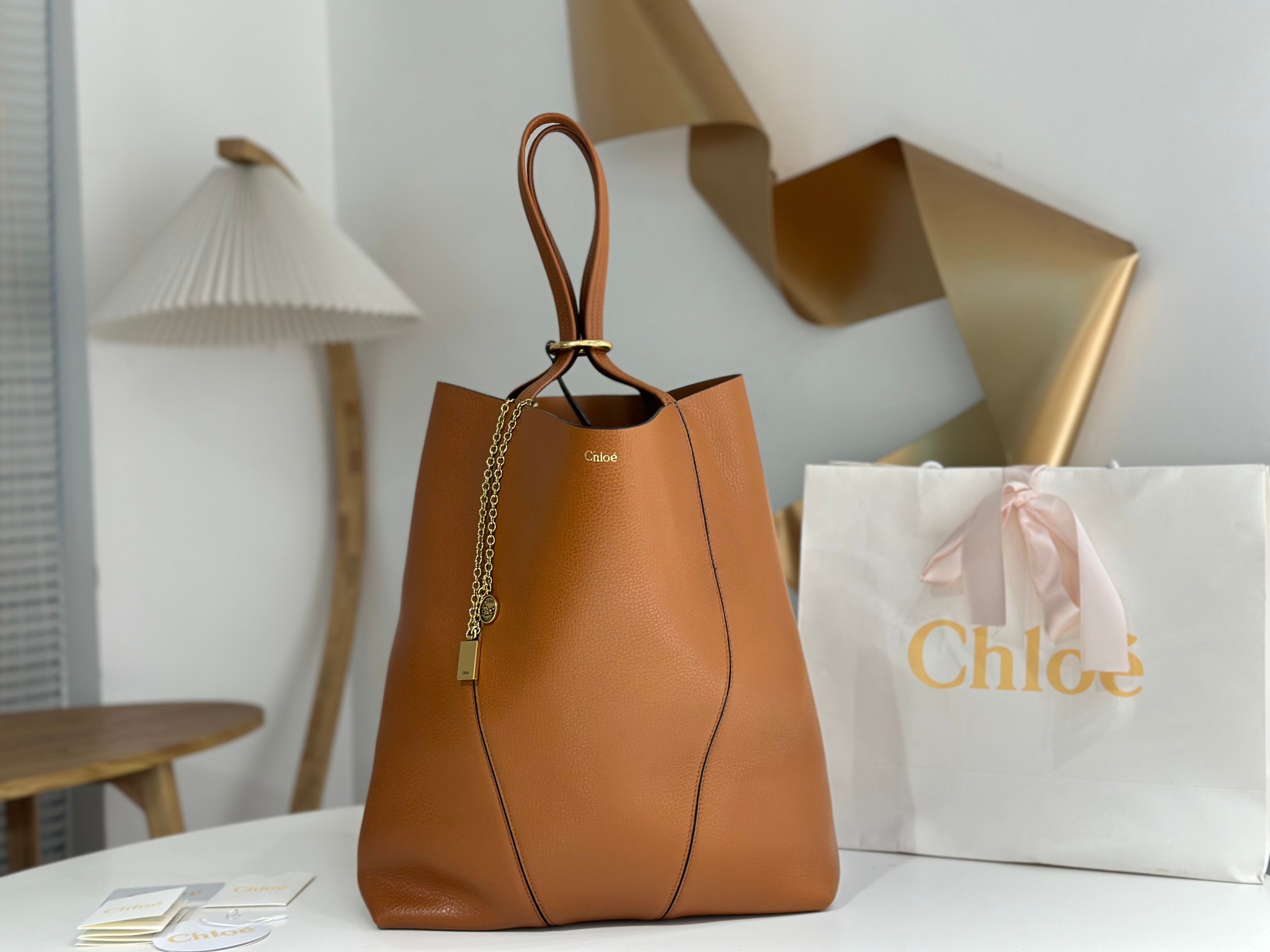 Chloe Large Spin Tote bag in Grained leather-Clay Brown