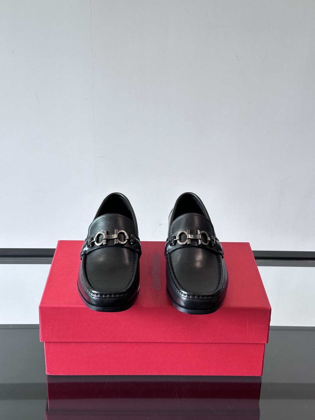 Ferragamo Men's leather driving Loafer
