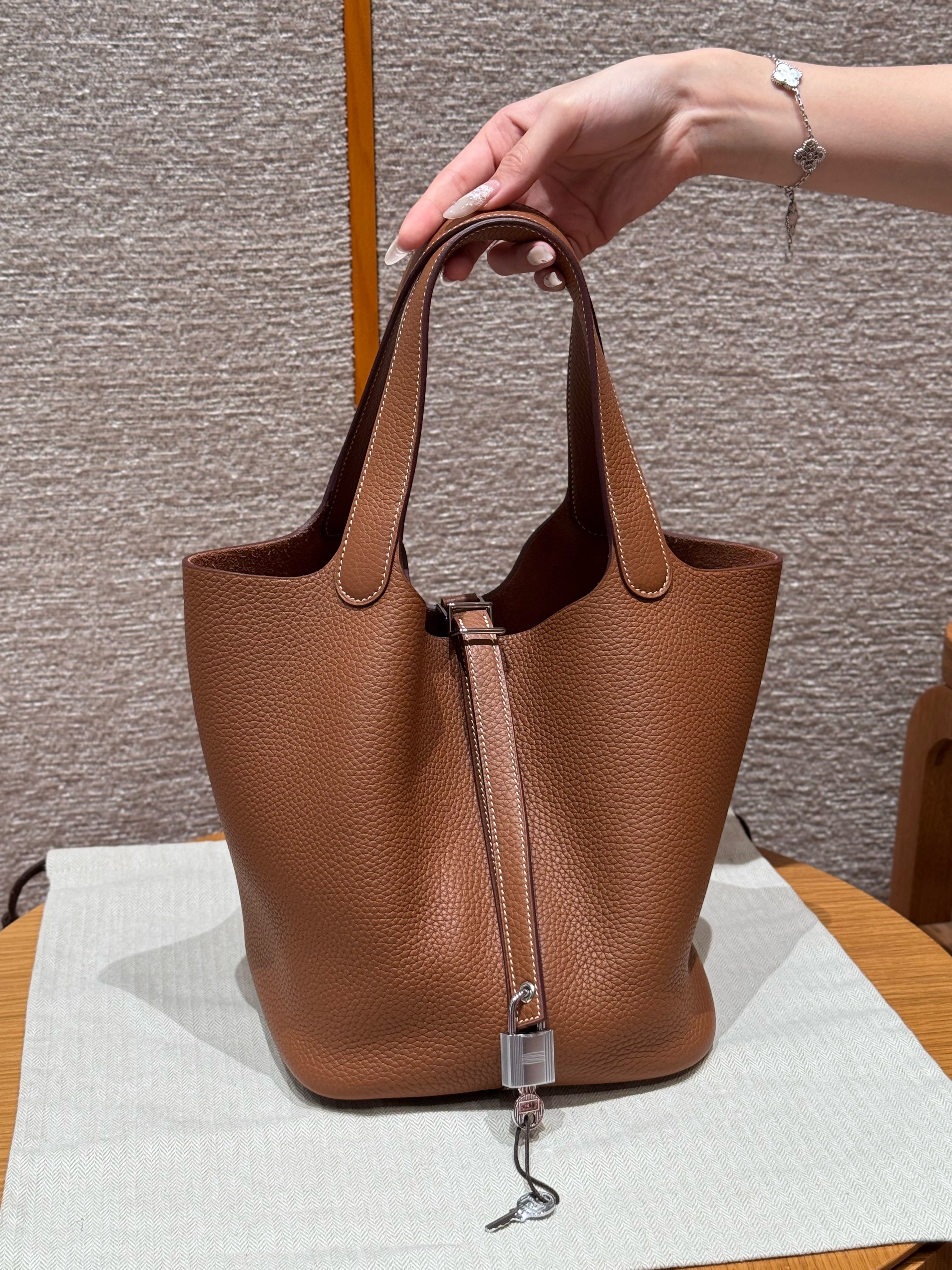 Hermes Gold Clemence Picotin 22