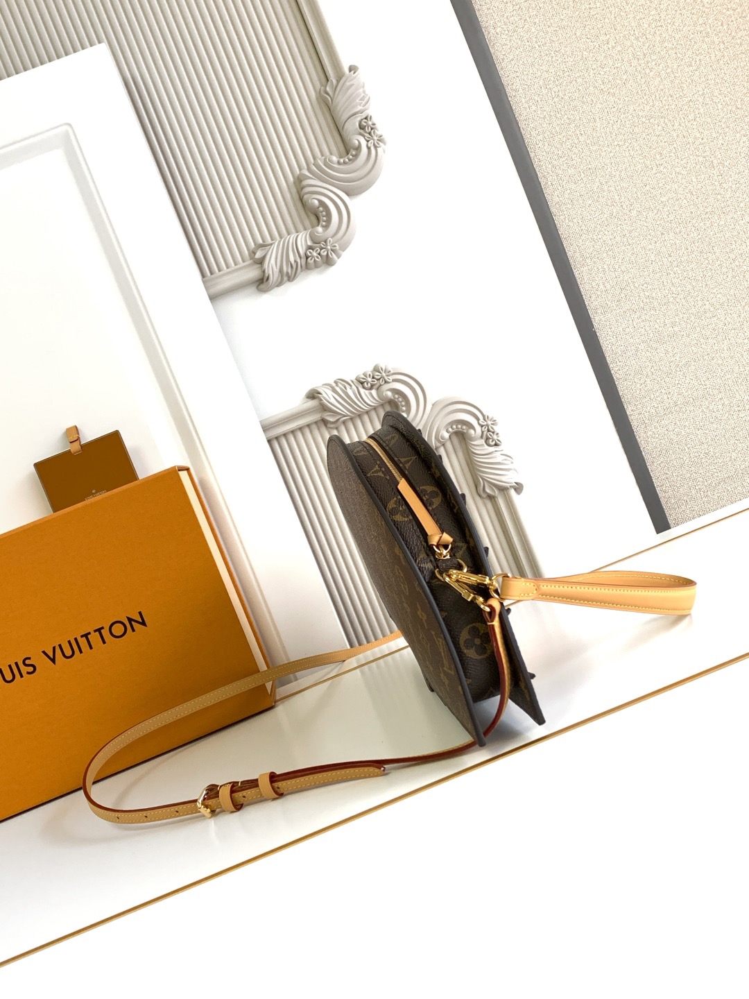 Louis Vuitton LV Monogram Canvas Folding Fan Clutch bag