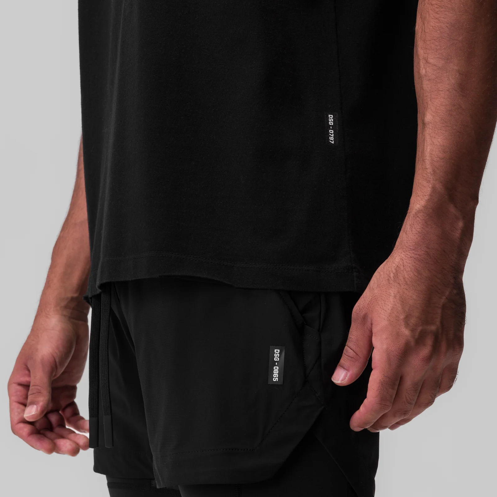 0797. Tech Essential Relaxed Tee - Black