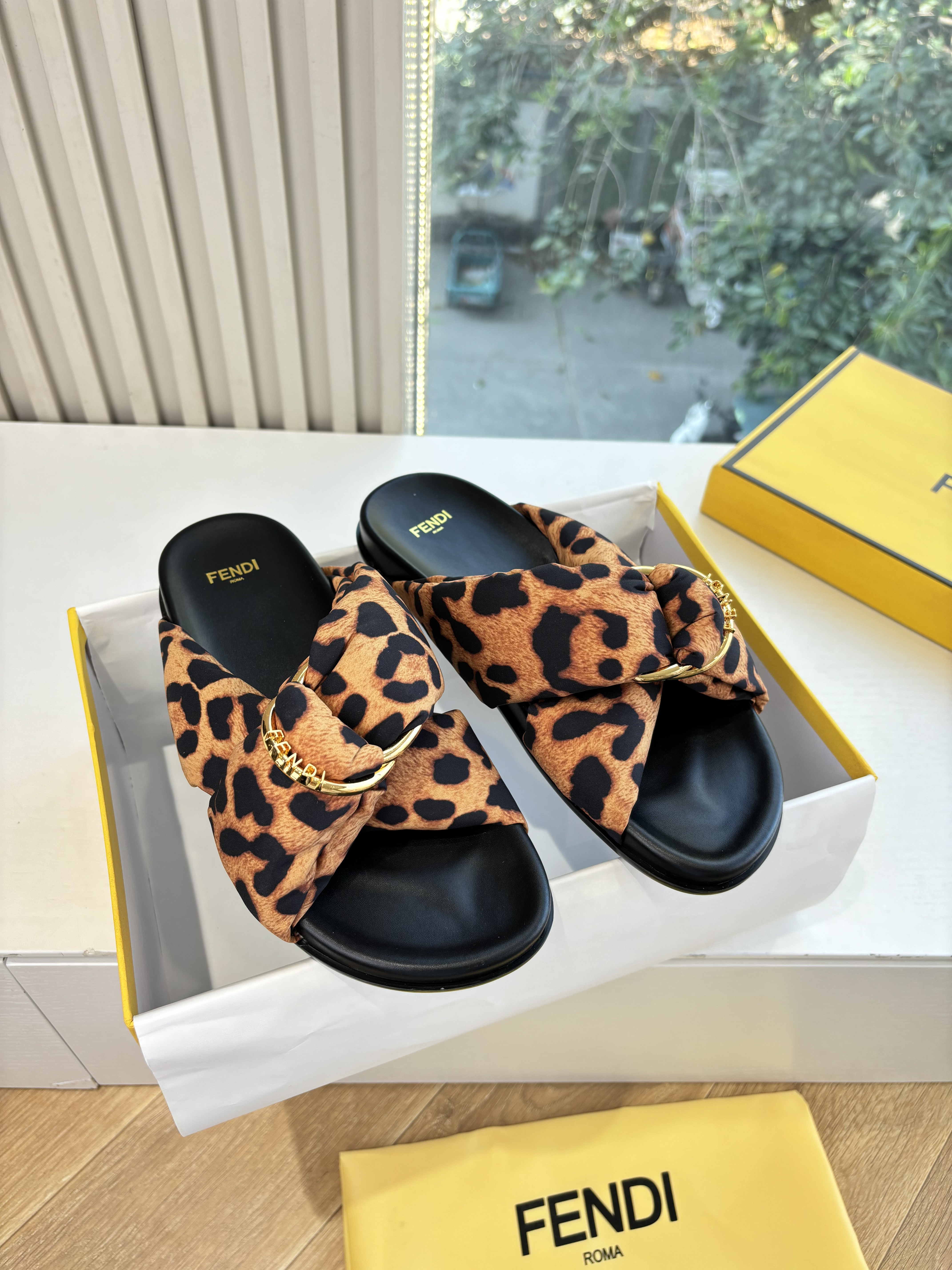 Fendi Women's Flat Mules