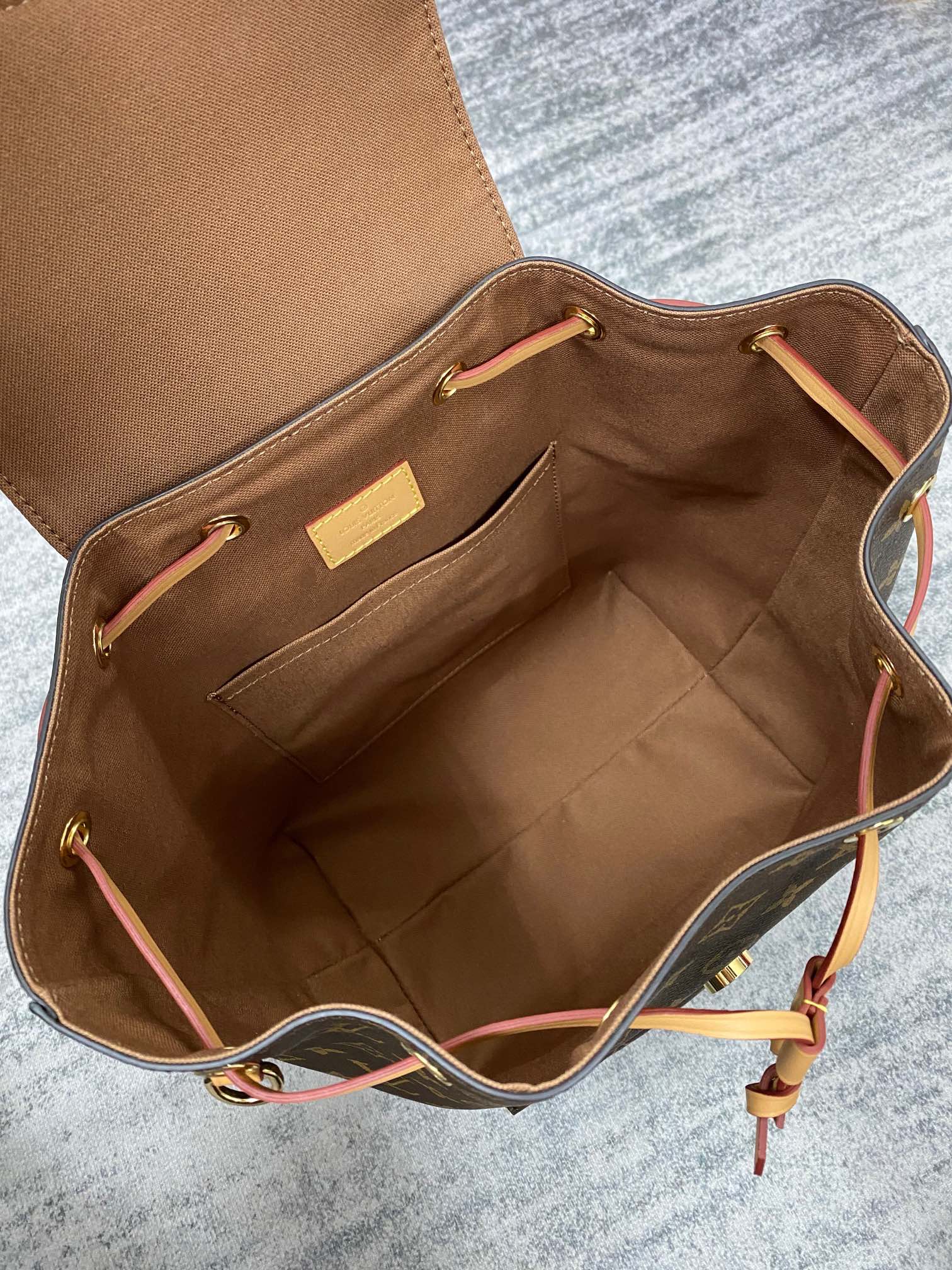 Louis Vuitton LV Montsouris PM M45501