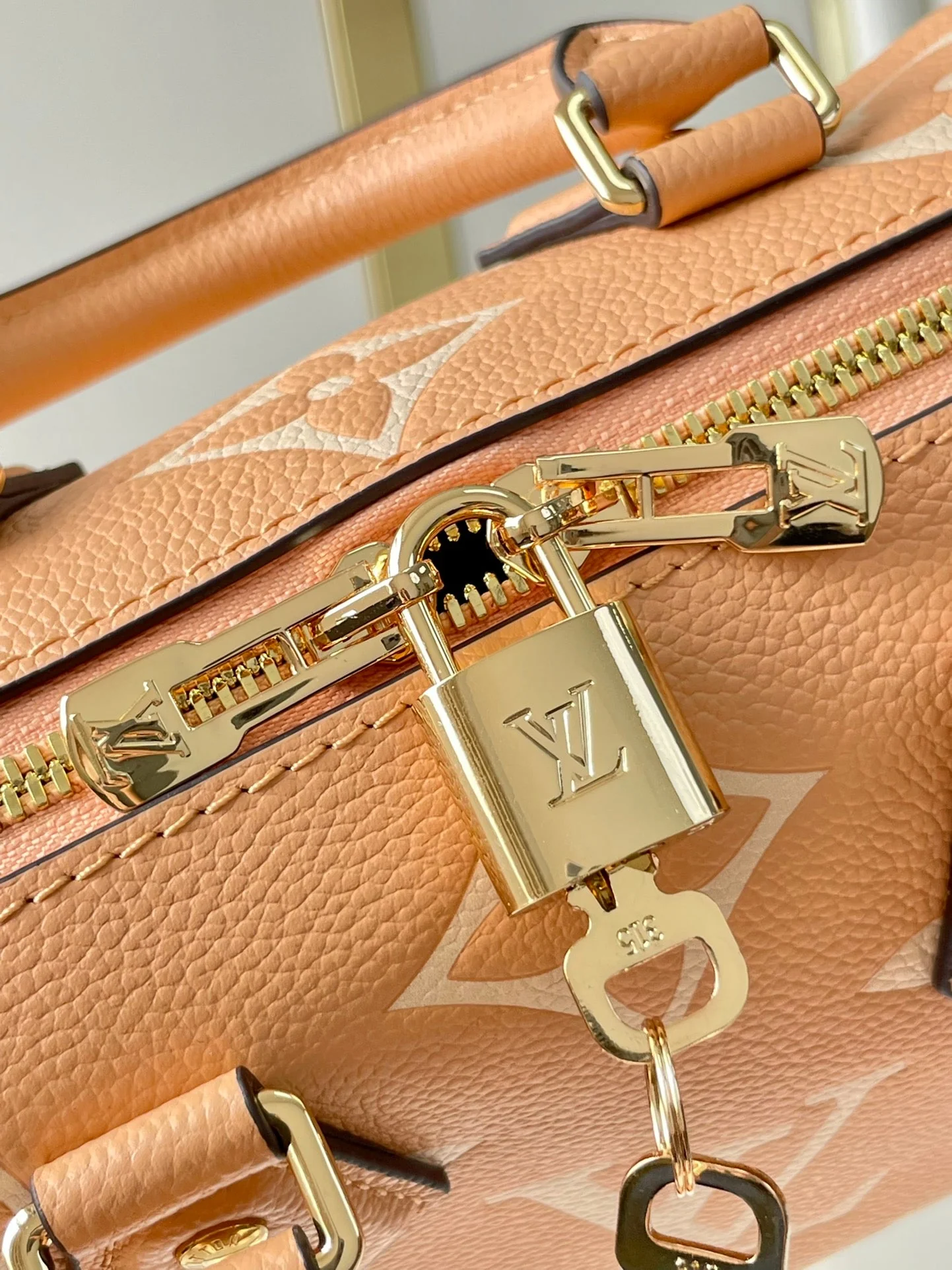 Louis Vuitton LV SPEEDY BANDOULIÈRE 20 IN ARIZONA CREAM MONOGRAM EMPREINTE LEATHER