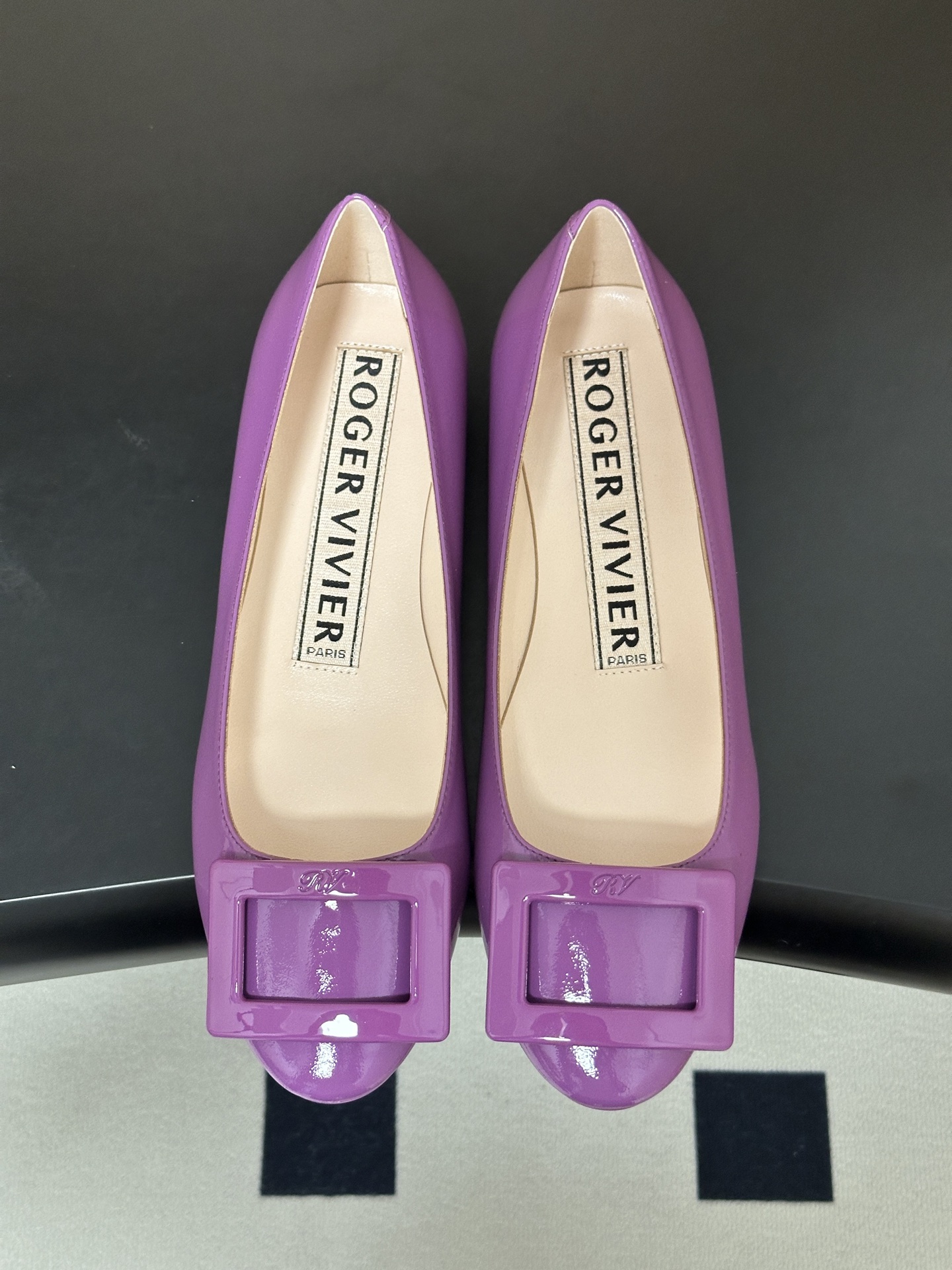 Roger Vivier Shiny leather Flat Ballets