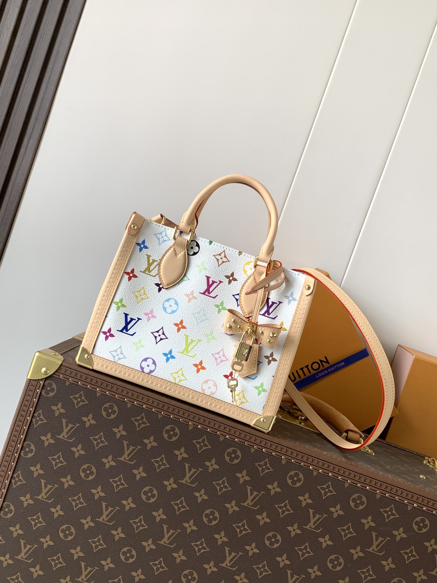 M27580 LV x TM Onthego PM Bag in White Multicolored Canvas