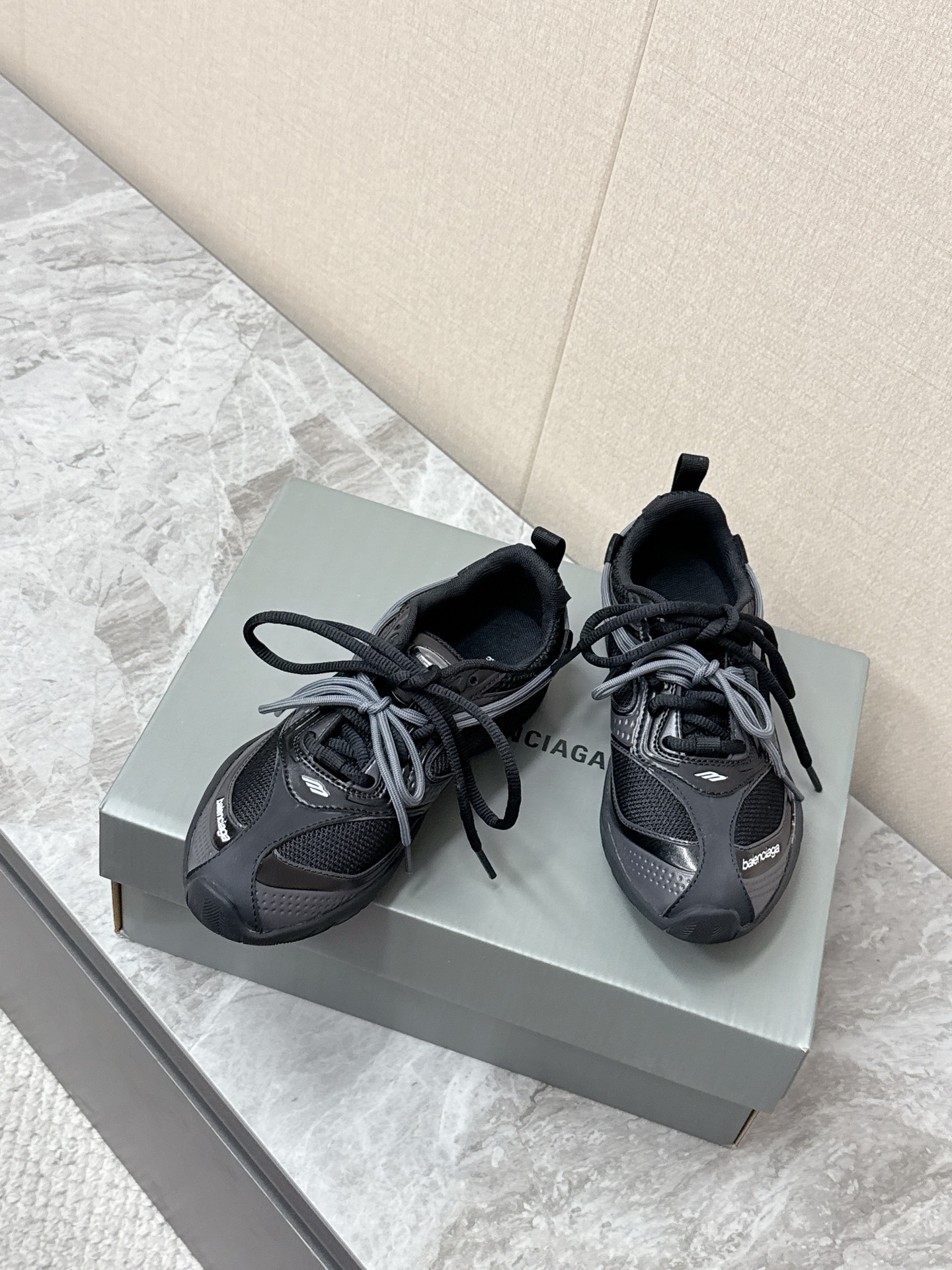 Balenciaga Radar Black Tech Mesh Gradient Panel Lace Up Low Top Jogger Sneakers - KAIROO