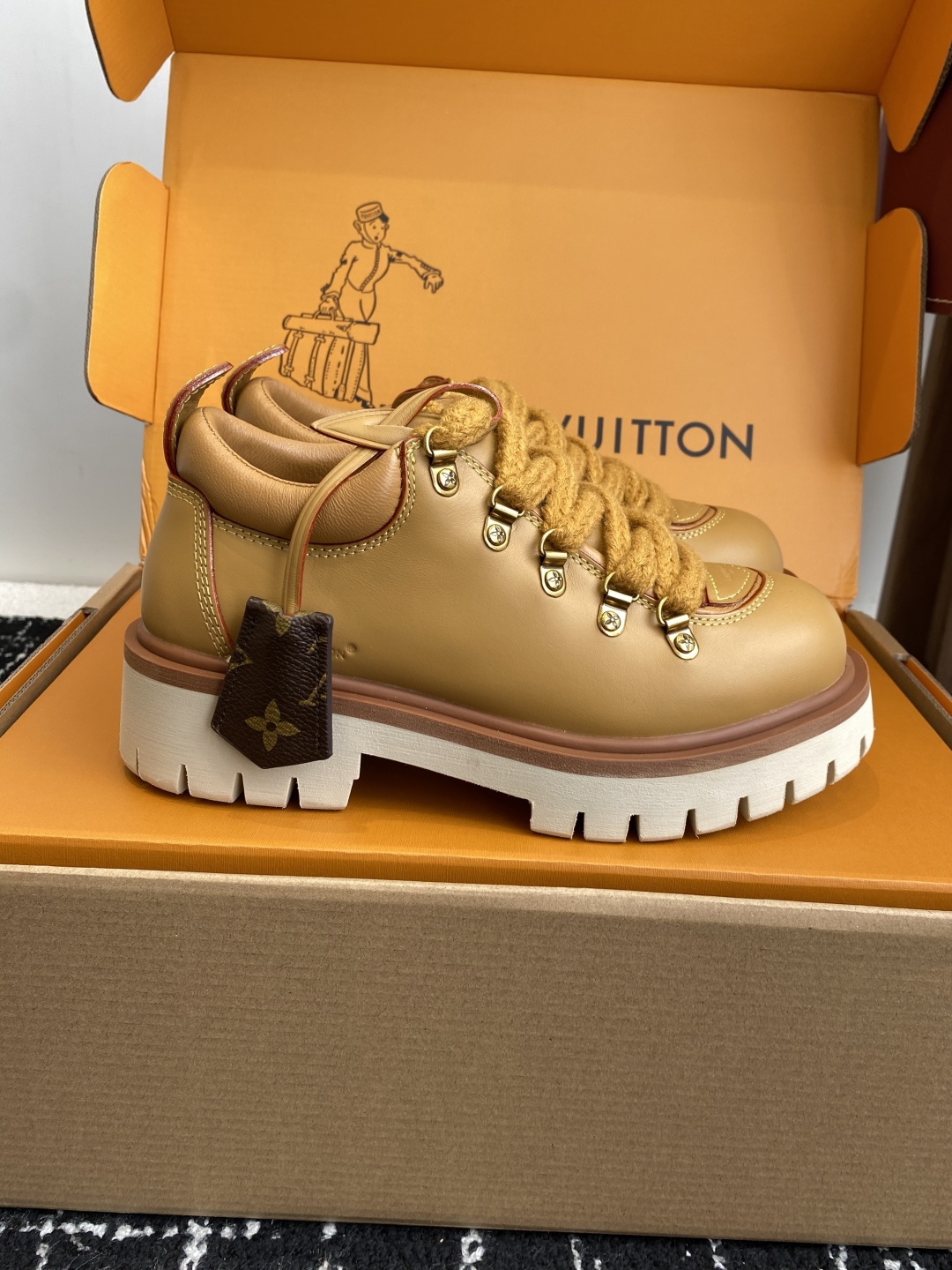 Men's LV Remix Lace-up Shoes