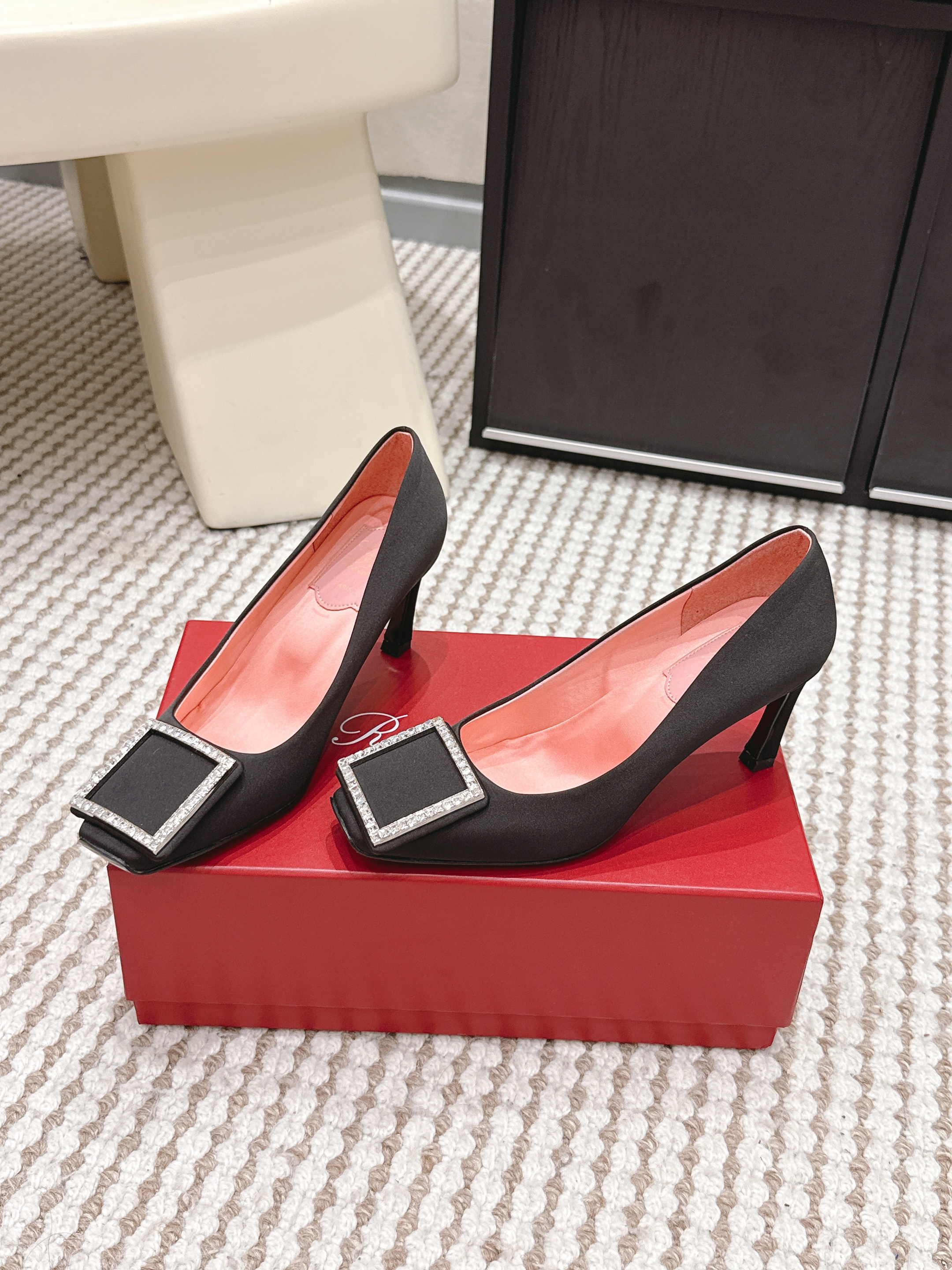 Roger Vivier Satin and crystals Pumps