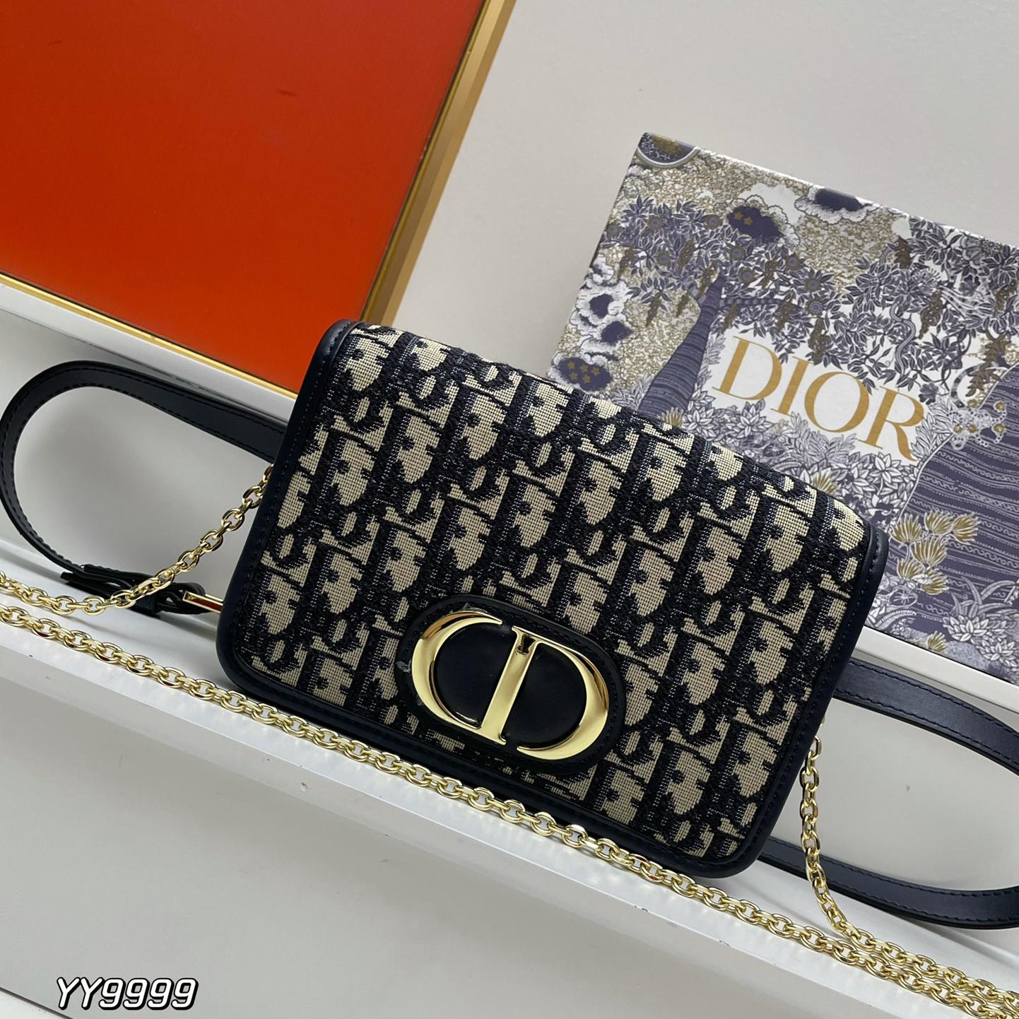 DIOR 30 Montaigne Canvas Shoulder Bag