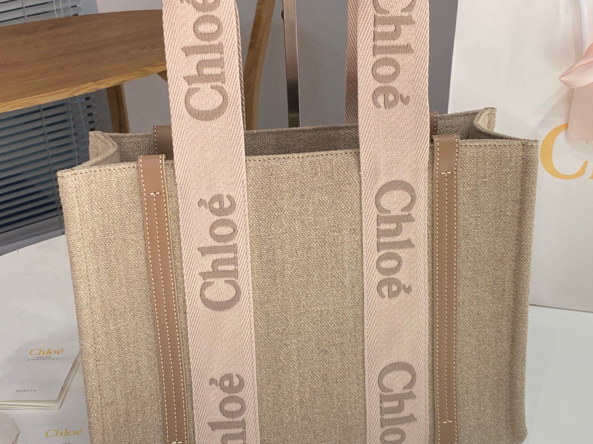 Chloe Medium Woody Tote Bag in Linen