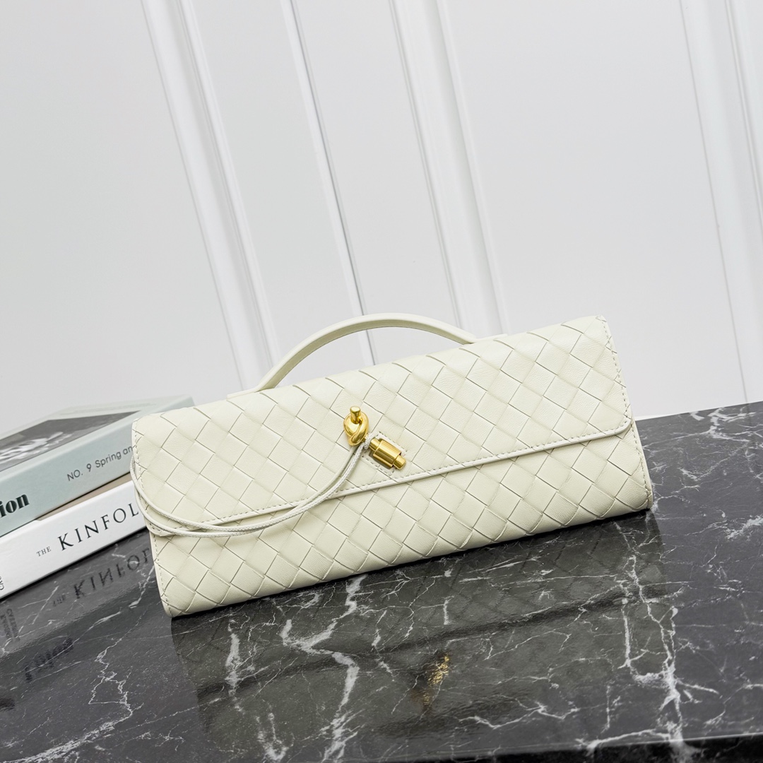 Botteg Andiamo Clutch Intrecciato leather in Sea Salt