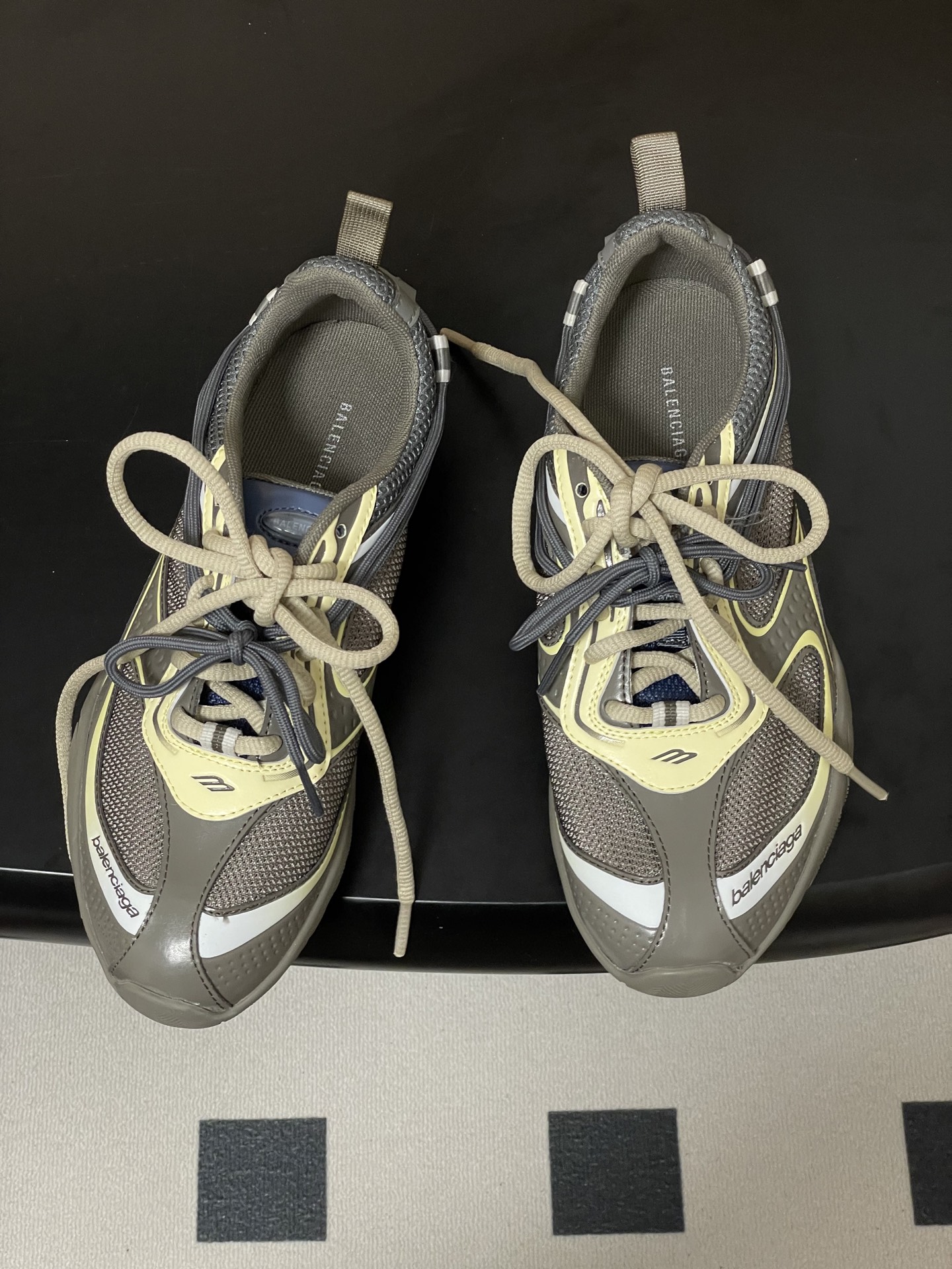 Balenciaga Unisex Radar Sneaker