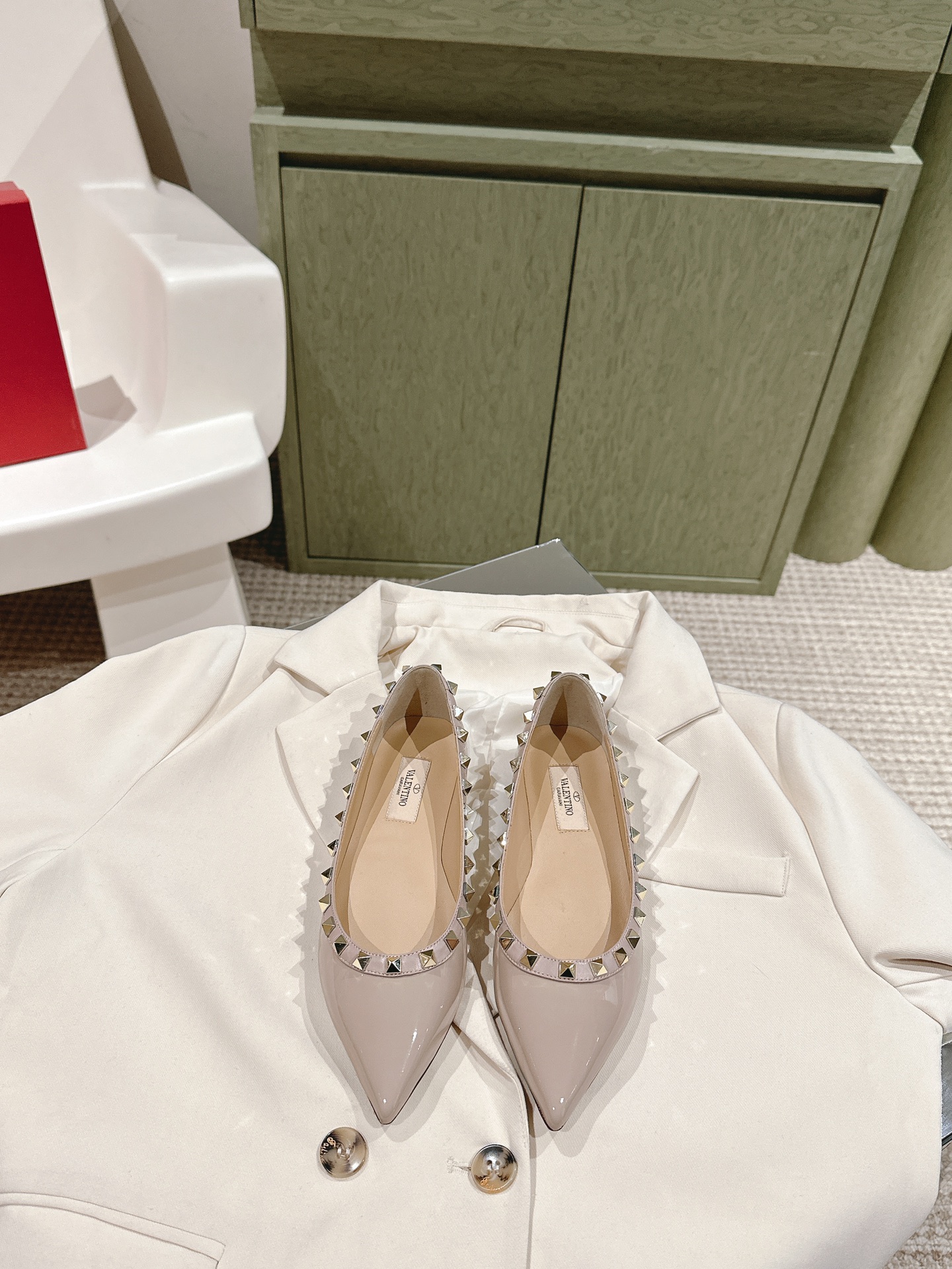 Valentino Garavani Poudre Pointed Toe Rockstud Ballerinas Patent Leather Flats - KAIROO