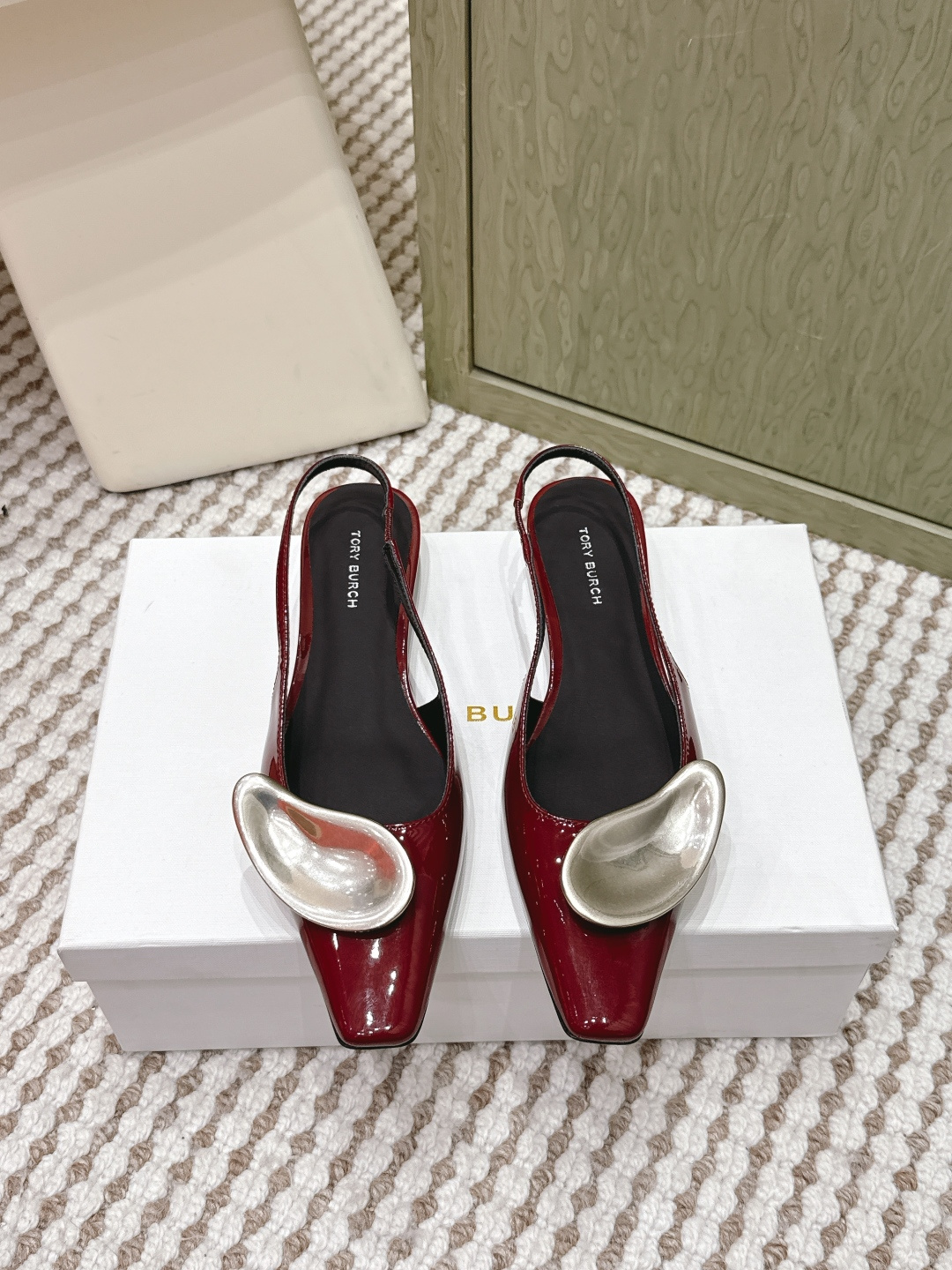 Tory Burch Flat Slingback in Shiny leather