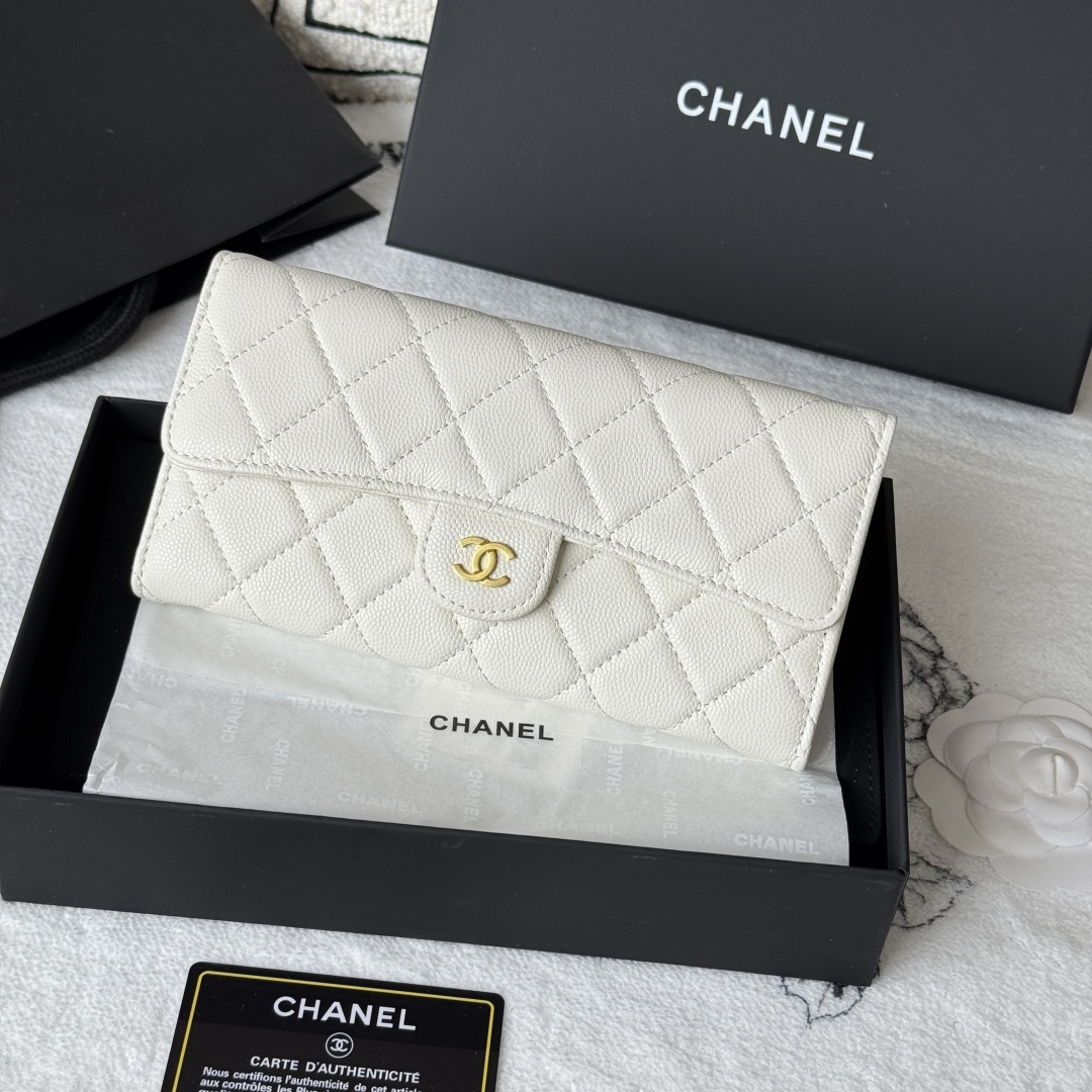 Chanel Classic Large Flap Wallet in White Grained leather Gold-Tone Metal