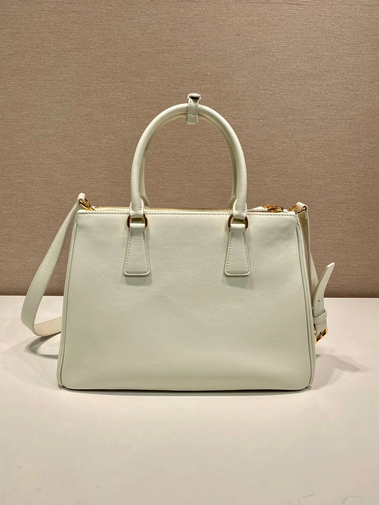 Prada LARGE GALLERIA BAG 32 IN WHITE SMOOTH CALFSKIN GOLD HARDWARE