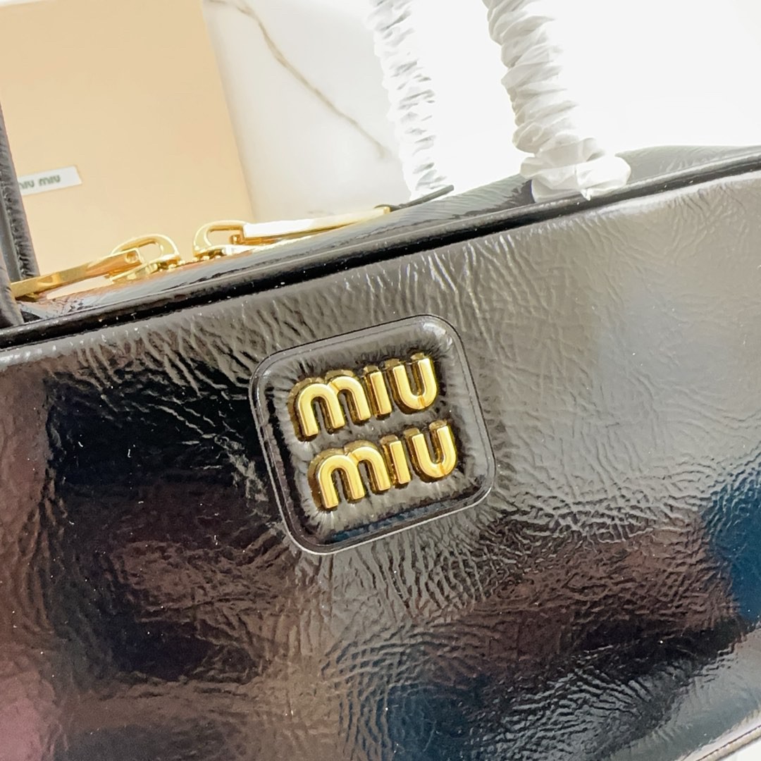 Miumiu Beau Naplak patent leather bag