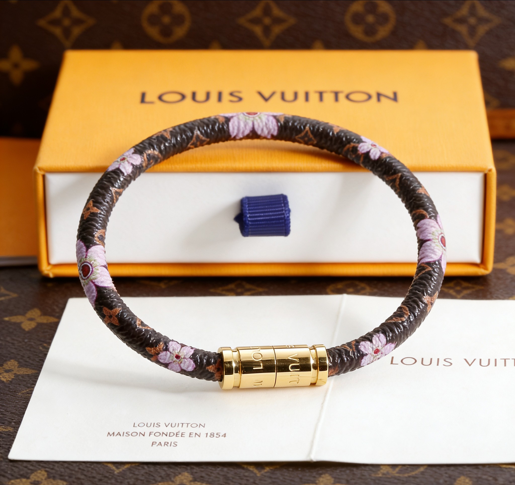 LV Women's fashion bracelet