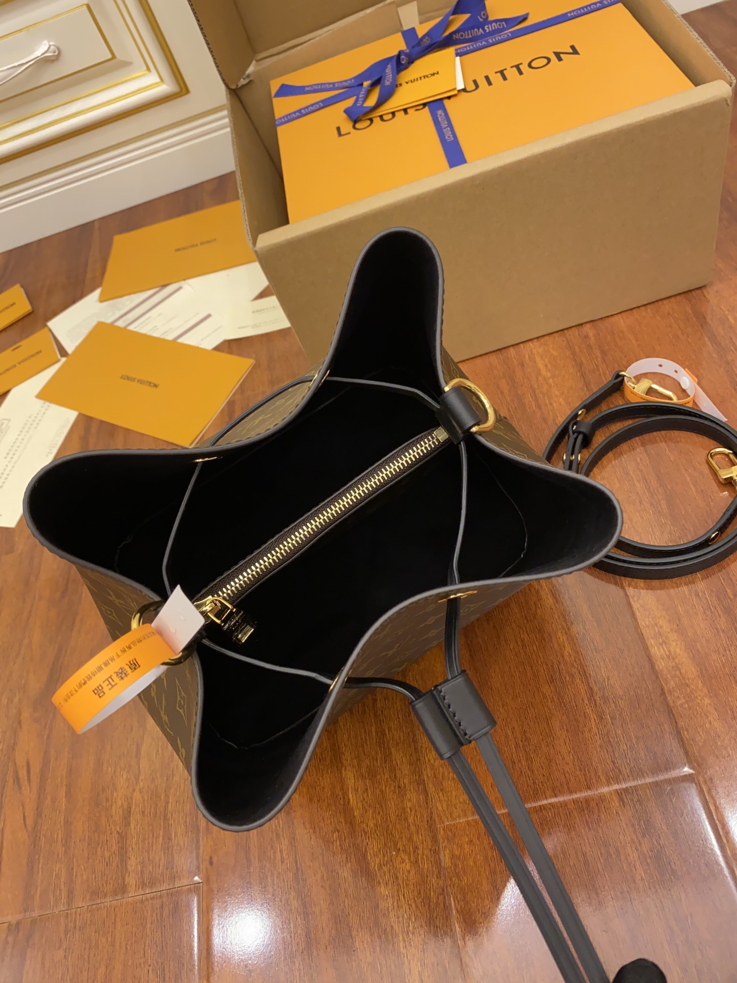 Louis Vuitton LV NeoNoe MM M44020