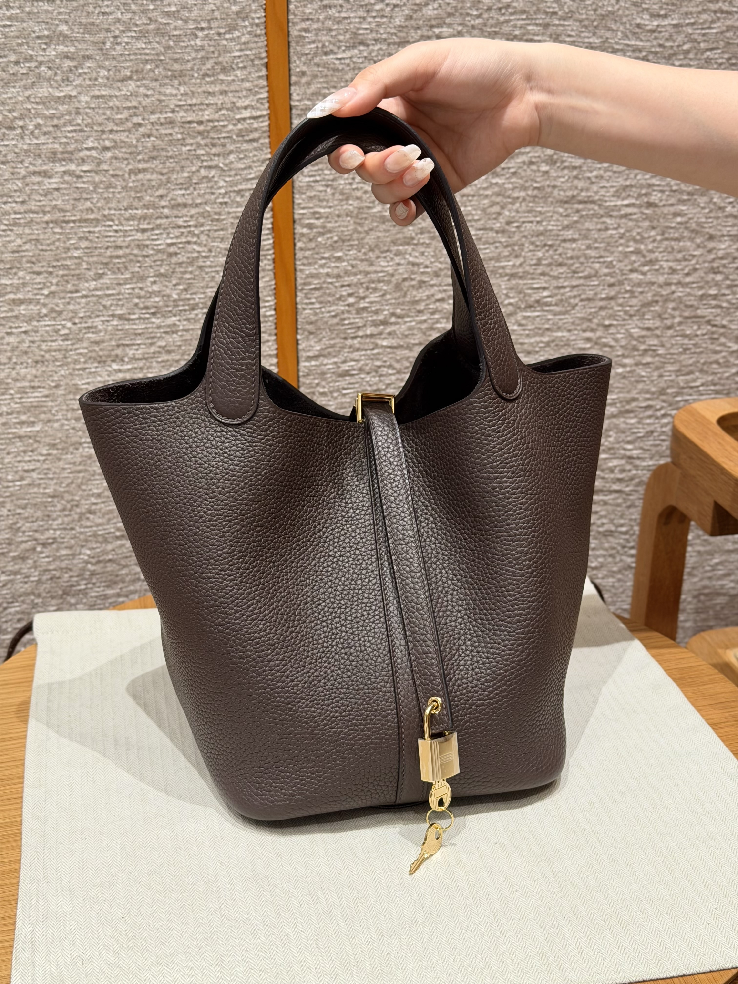 Hermes Chocolate Clemence Picotin 22