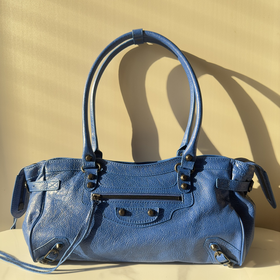 𝐁alenciaga Le City Bag East-west in Blue Lambskin