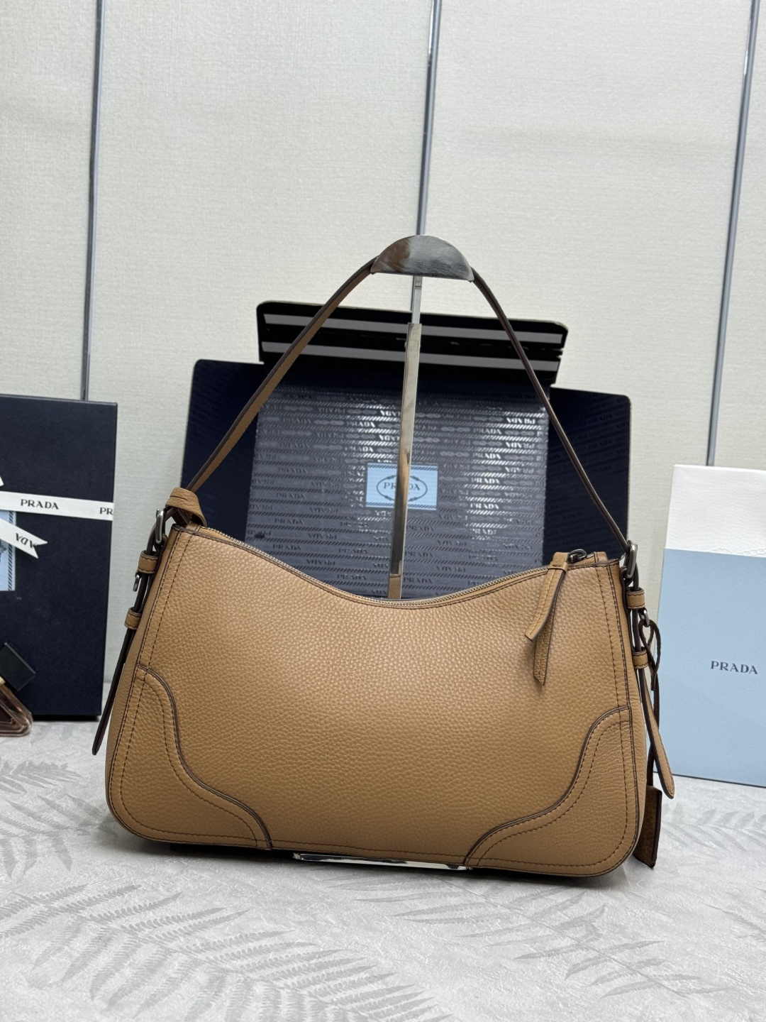 Prada Aimèe large leather shoulder bag-Caramel 1BC280