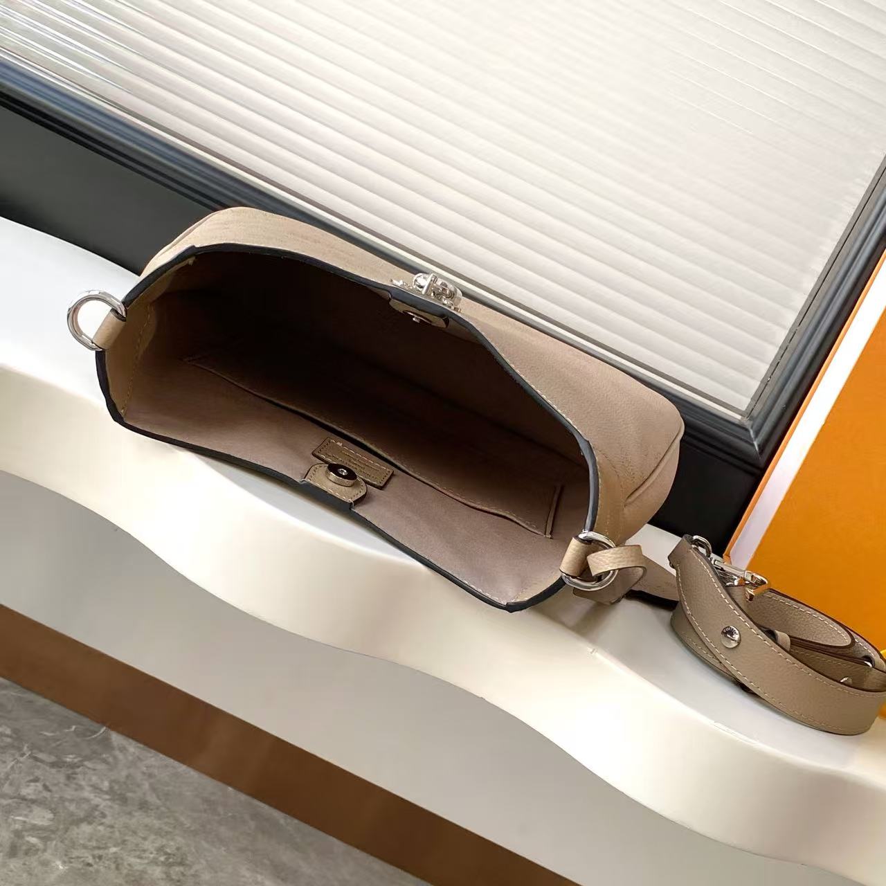 Louis Vuitton LV ALL AROUND