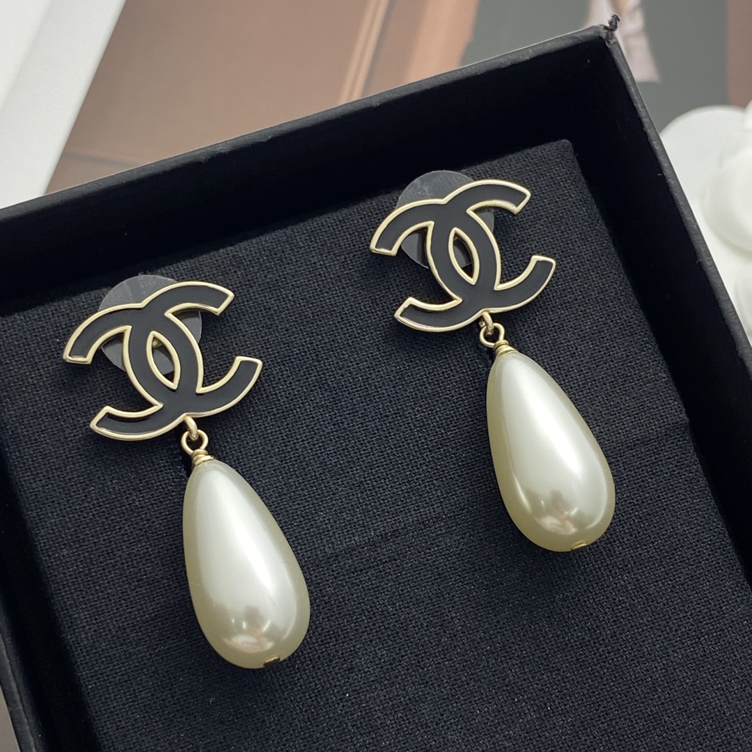 Chanel Fashion Earrings