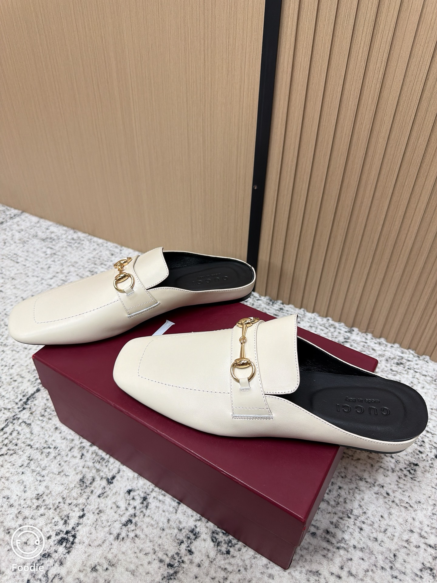 Gucci Jordann Unisex Leather Mules in White