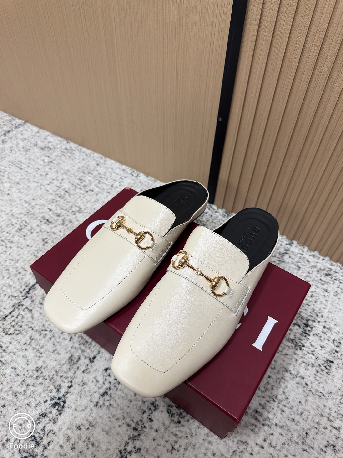 Gucci Jordann Unisex Leather Mules in White
