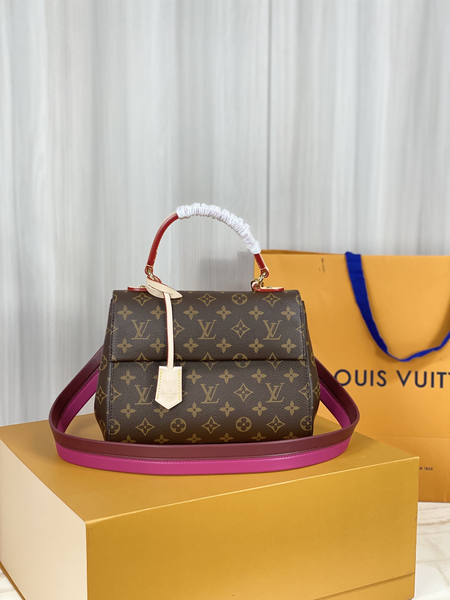 Louis Vuitton LV Cluny MM M42735