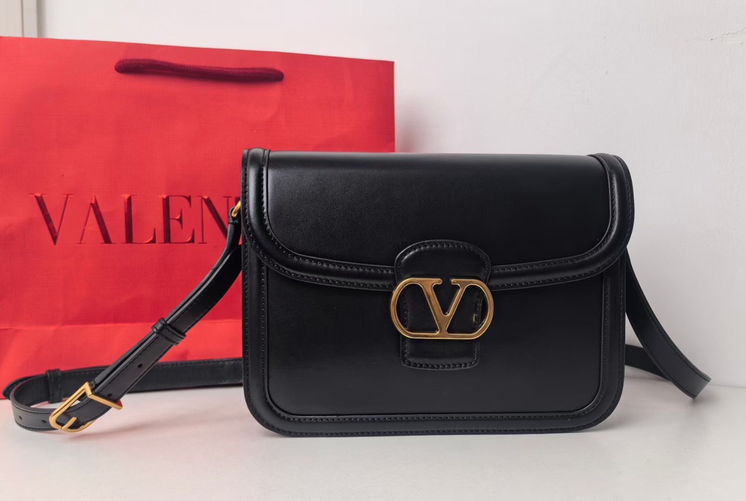 Valentino Garavani 9T05 Shoulder Bag in Smooth Calfskin-Black
