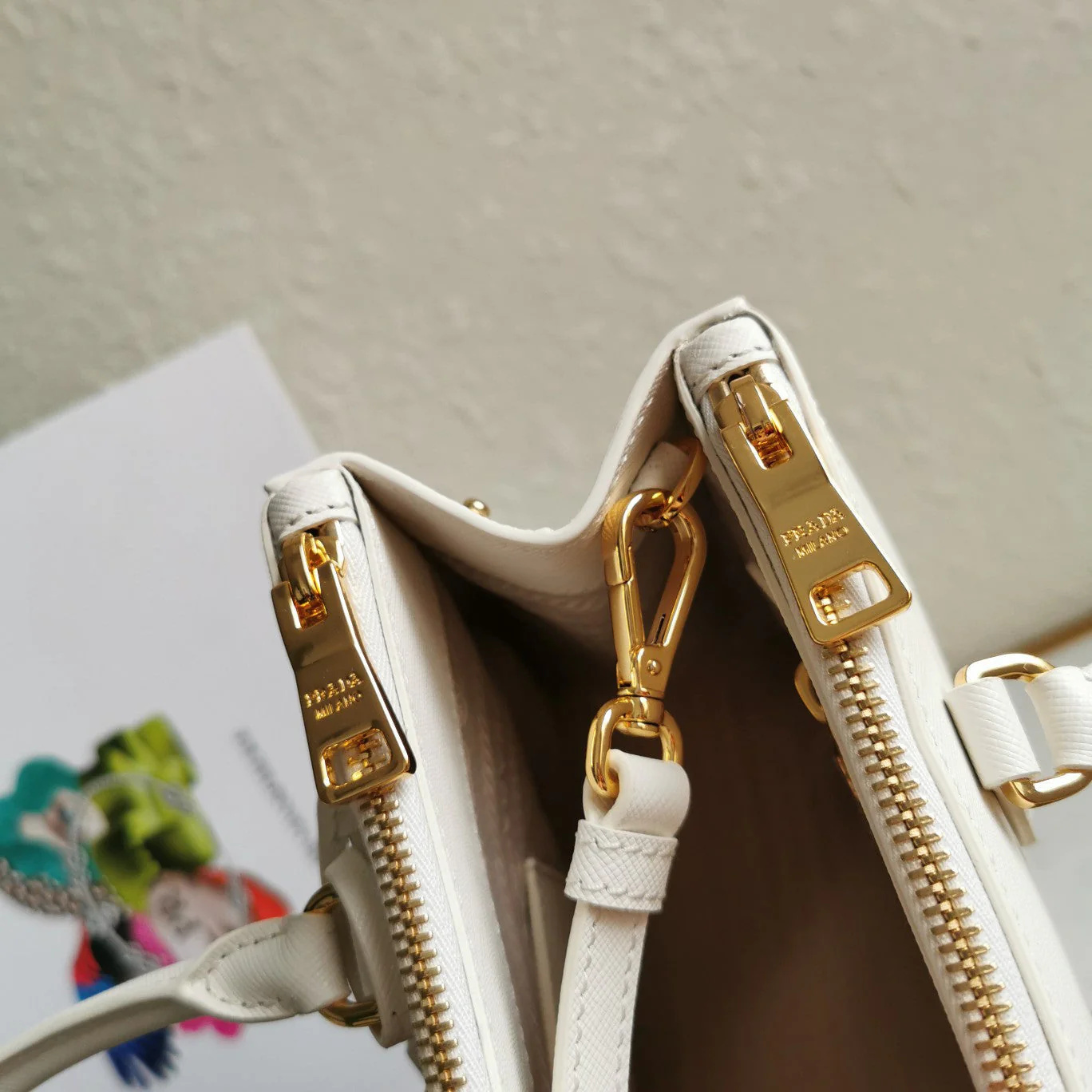 Prada MEDIUM GALLERIA 28 WHITE SAFFIANO LEATHER
