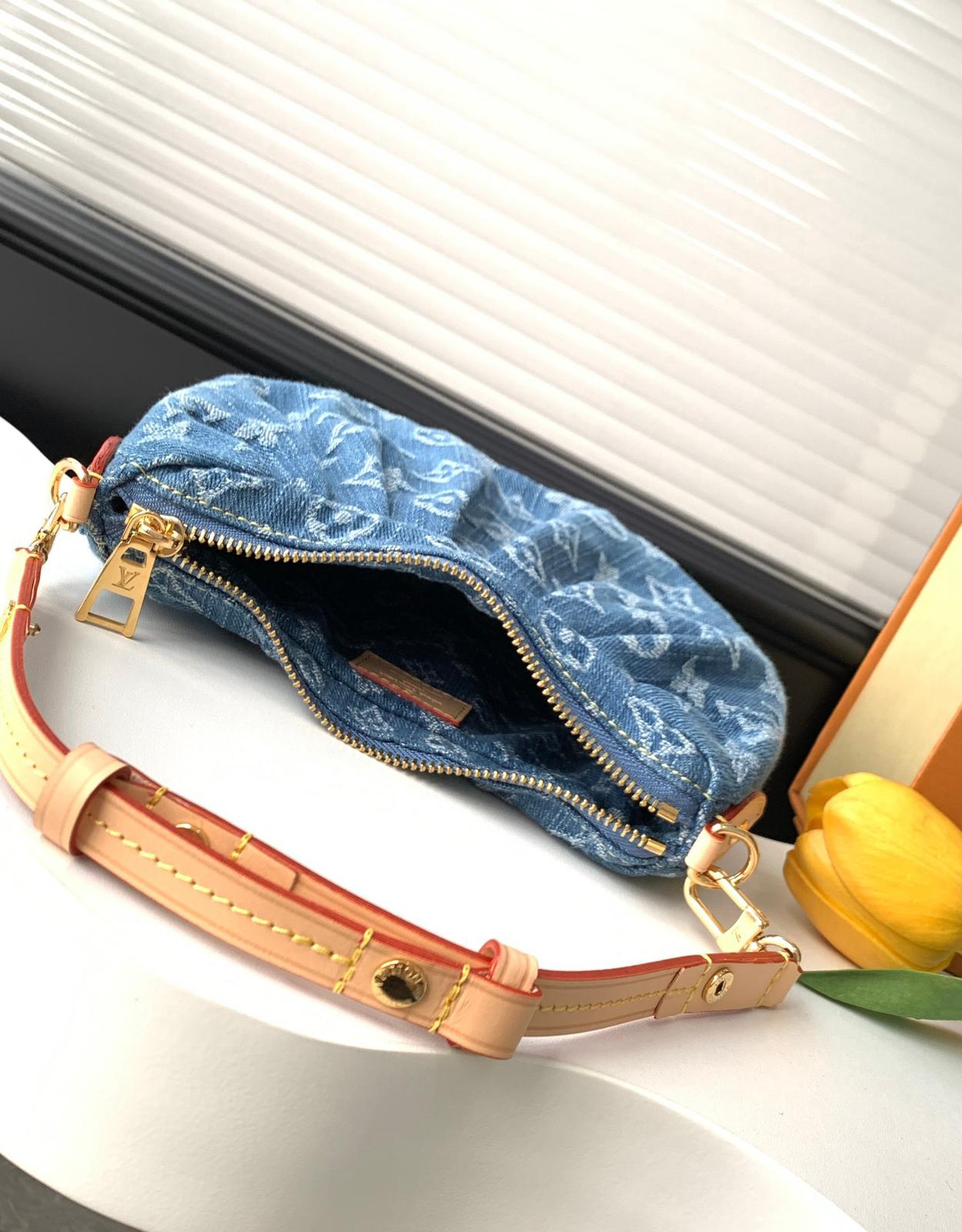 Louis Vuitton LV Pochette Valley