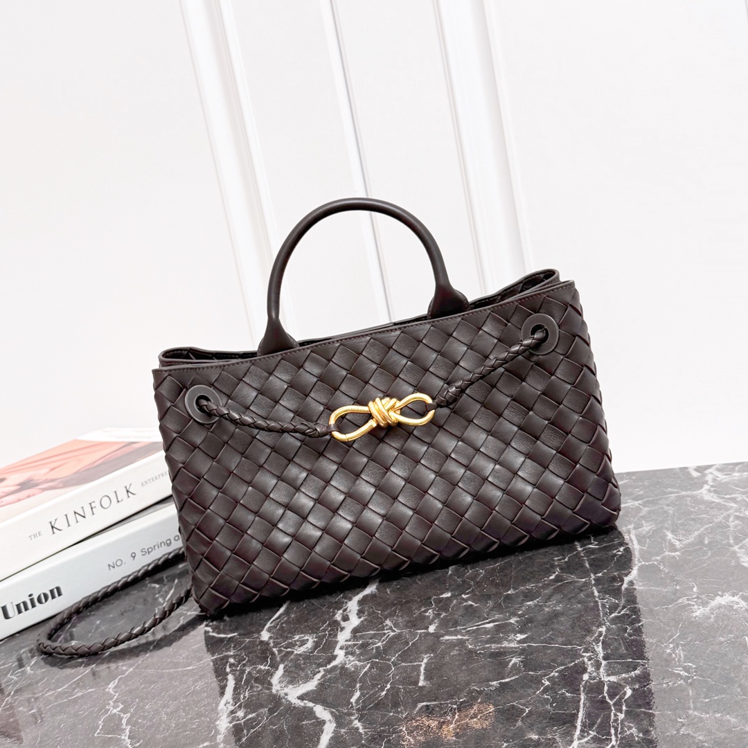 Bottega Fondant East-West Andiamo Top handle bag