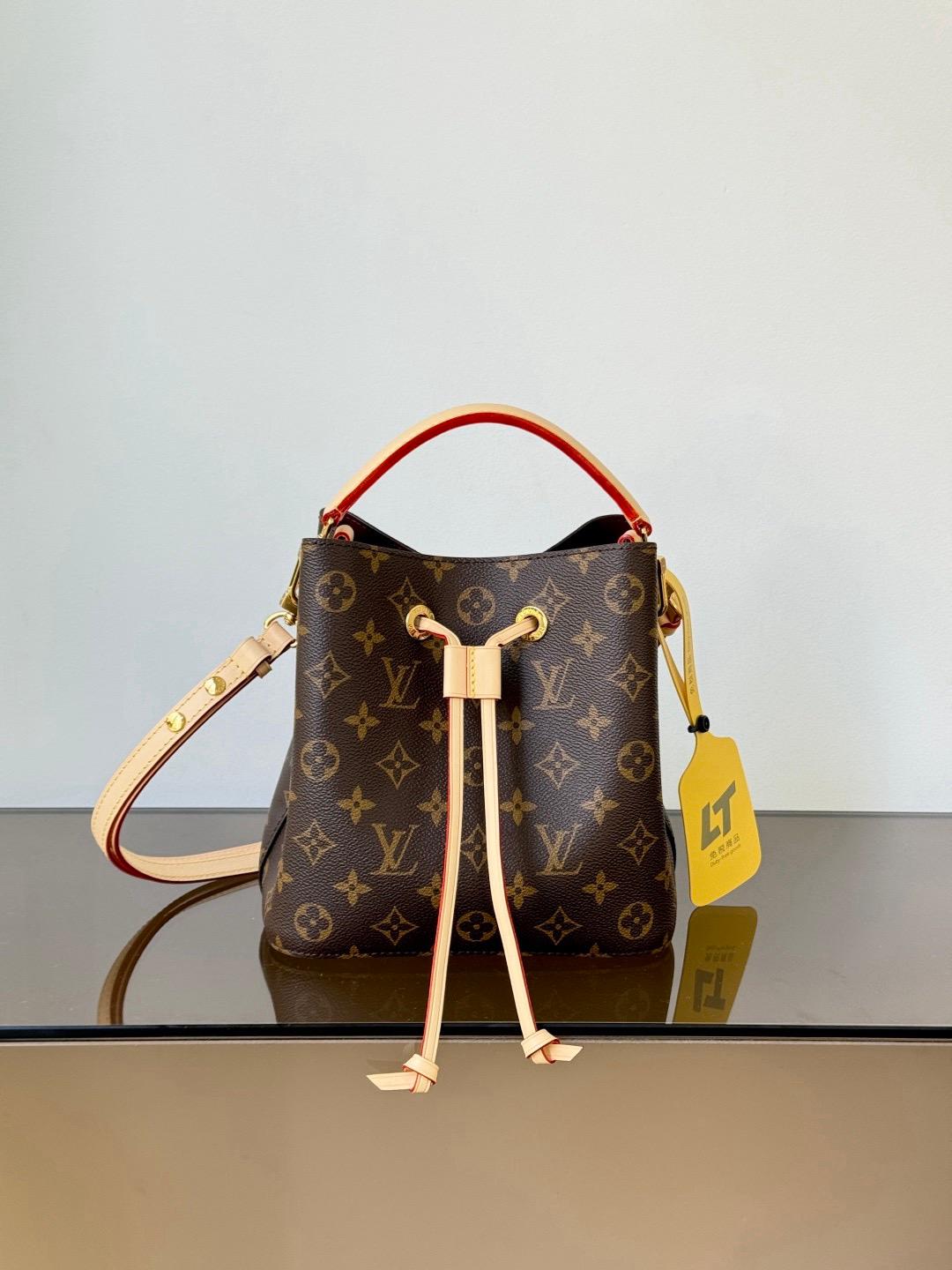 Louis Vuitton LV Néonoé BB bag