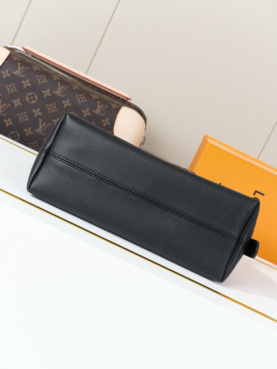 Louis Vuitton LV Low Key bags M13148