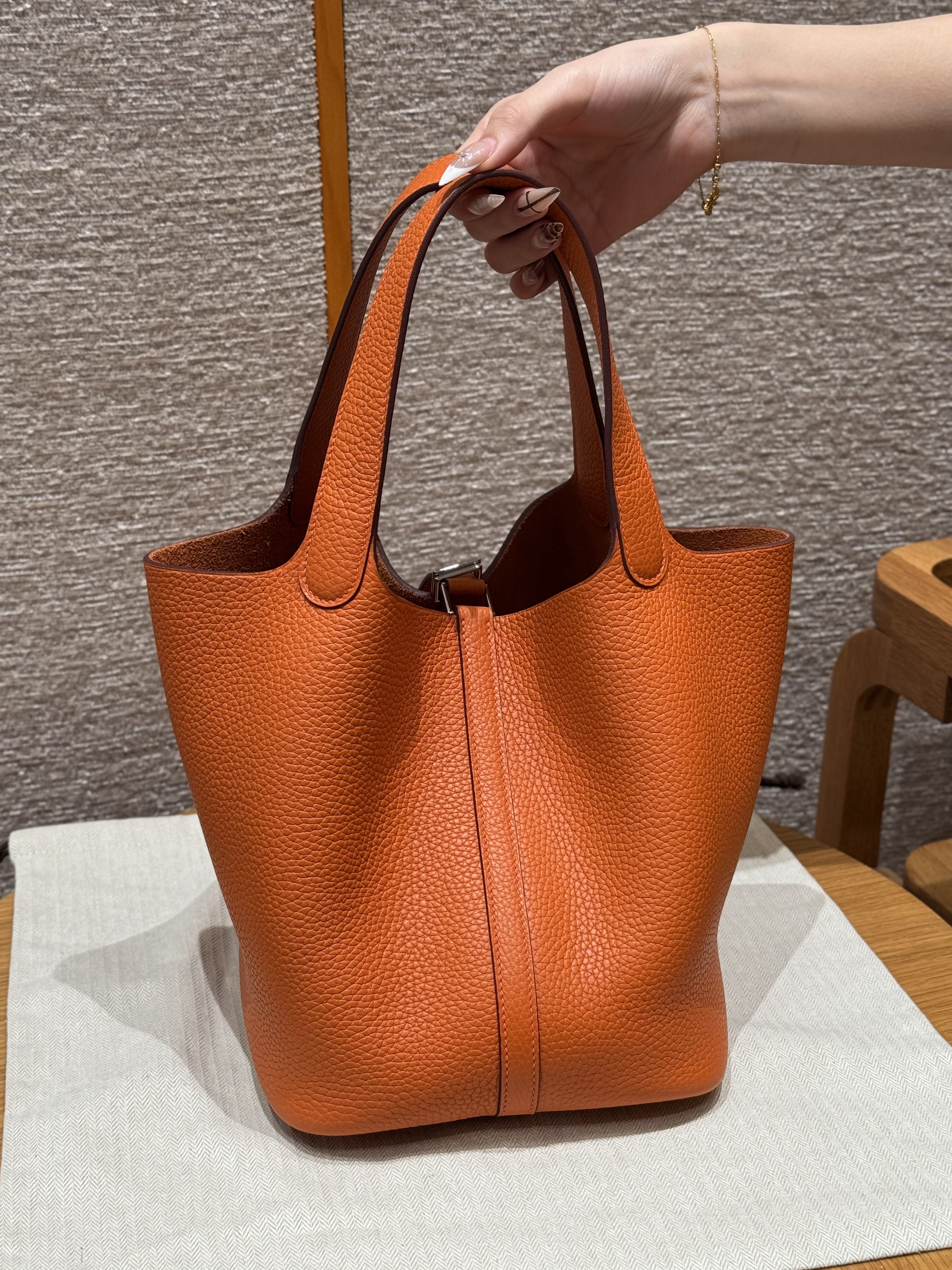 Hermes Orange Clemence Picotin 22
