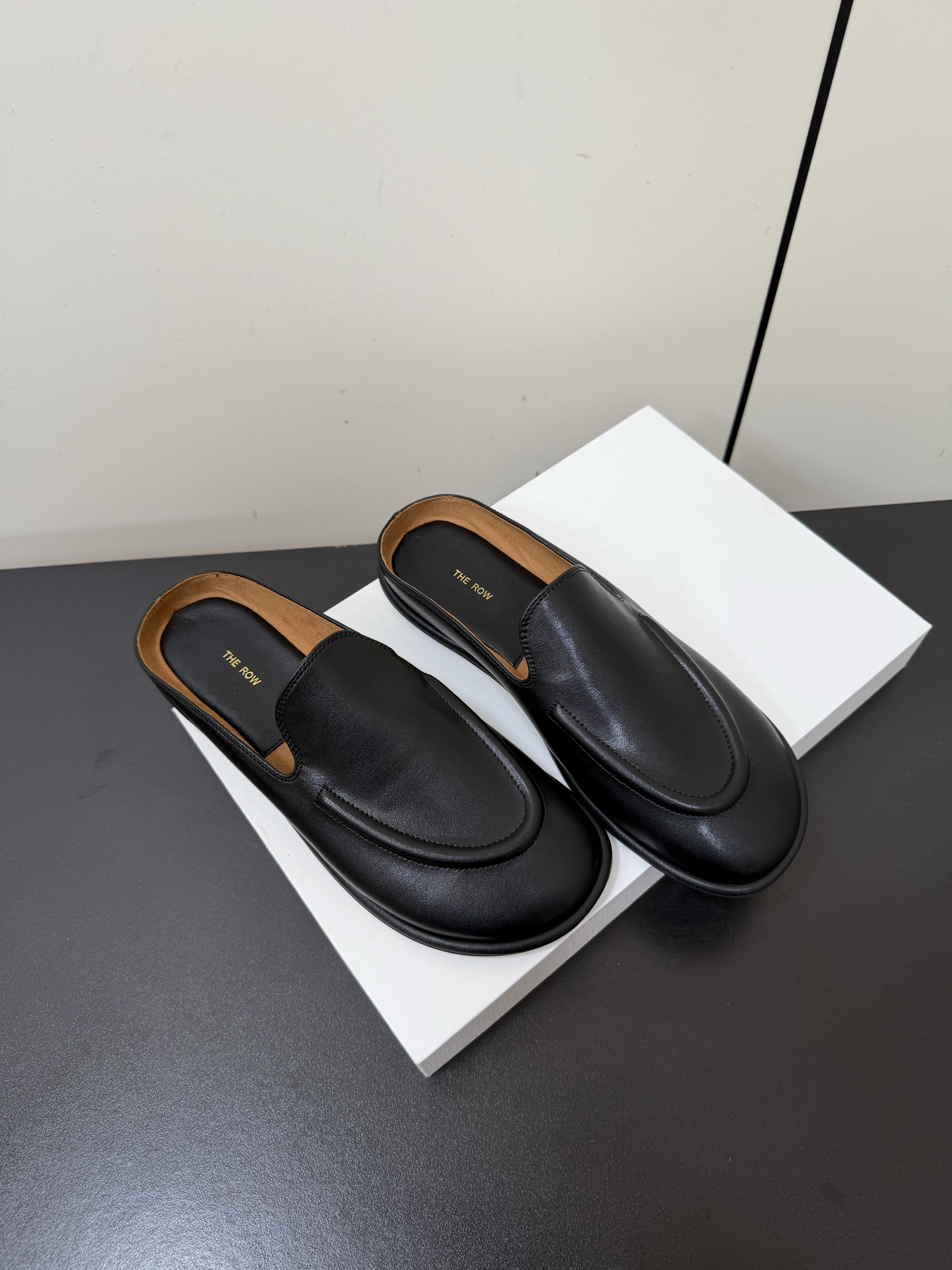 The Row Classic  Leather Mule