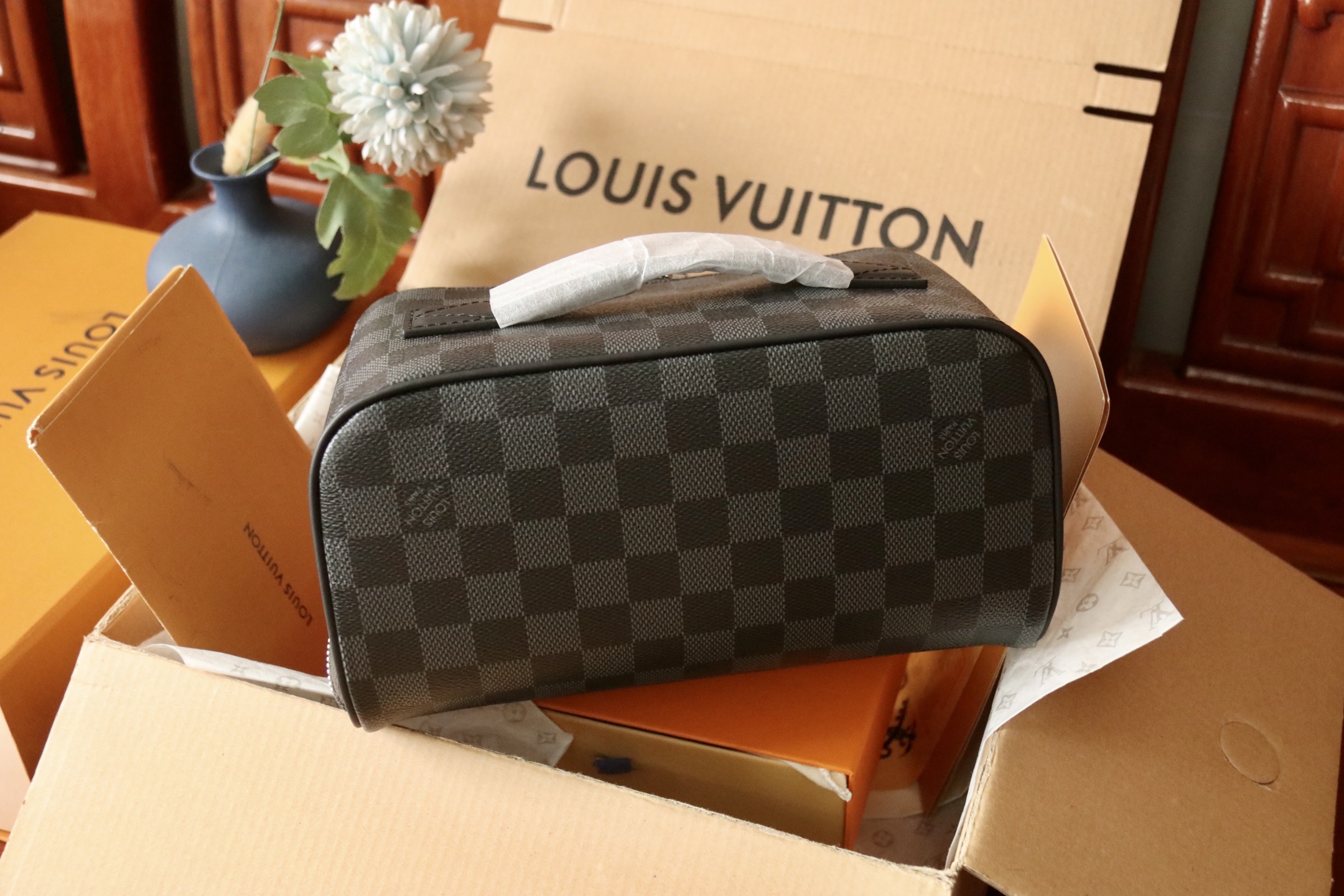 M11508 Toiletry Bag in Monogram Eclipse canvas