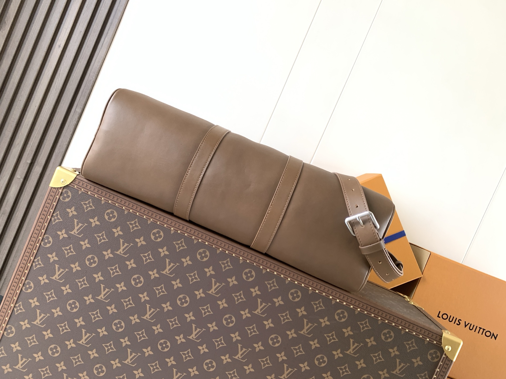 Louis Vuitton Needle handbag M28000 brown