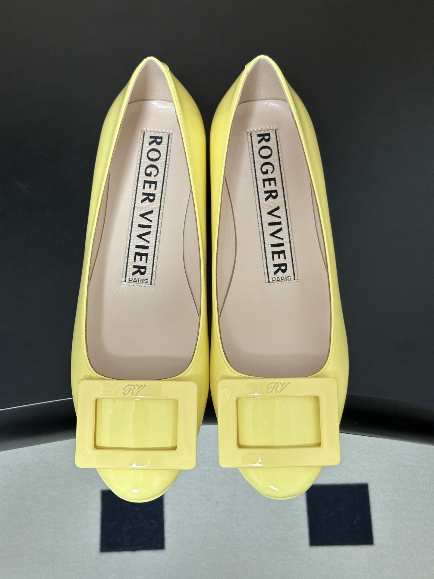 Roger Vivier Shiny leather Flat Ballets