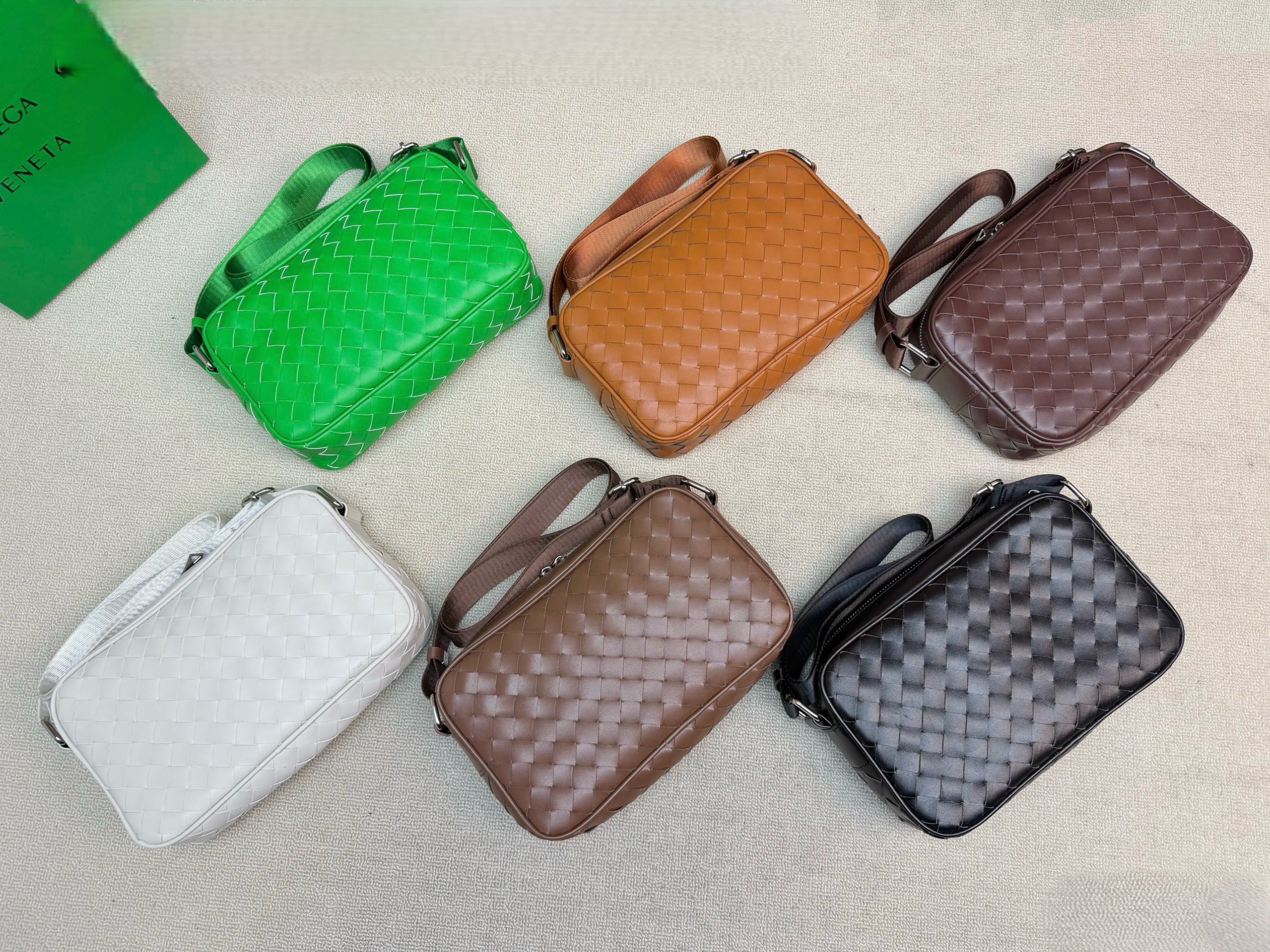 Bottega Veneta Intrecciato Weave Leather Traveller Crossbody Webbing Strap Camera Bag - KAIROO